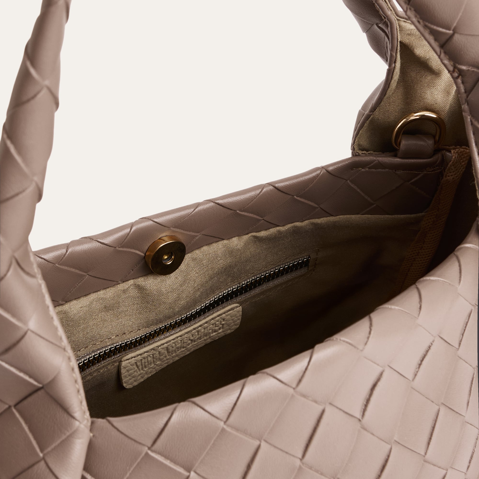 ÖRGÜLÜ OMUZ ÇANTASI