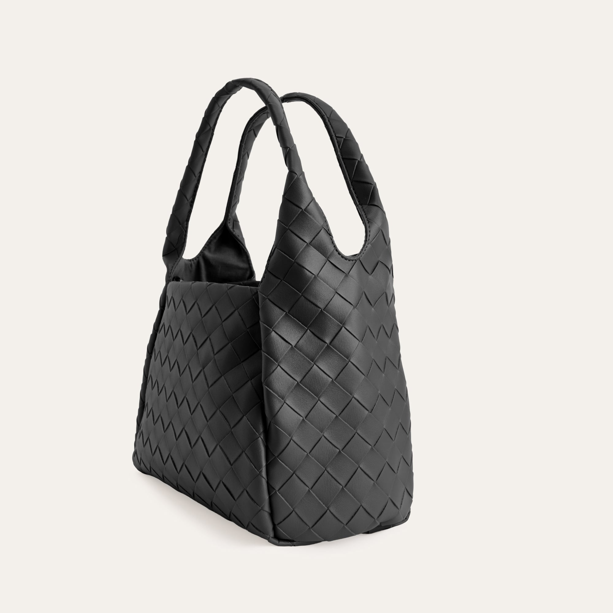 ÖRGÜLÜ OMUZ ÇANTASI