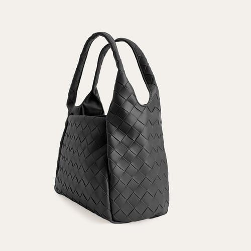 ÖRGÜLÜ OMUZ ÇANTASI