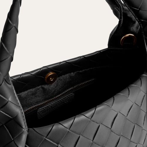 ÖRGÜLÜ OMUZ ÇANTASI