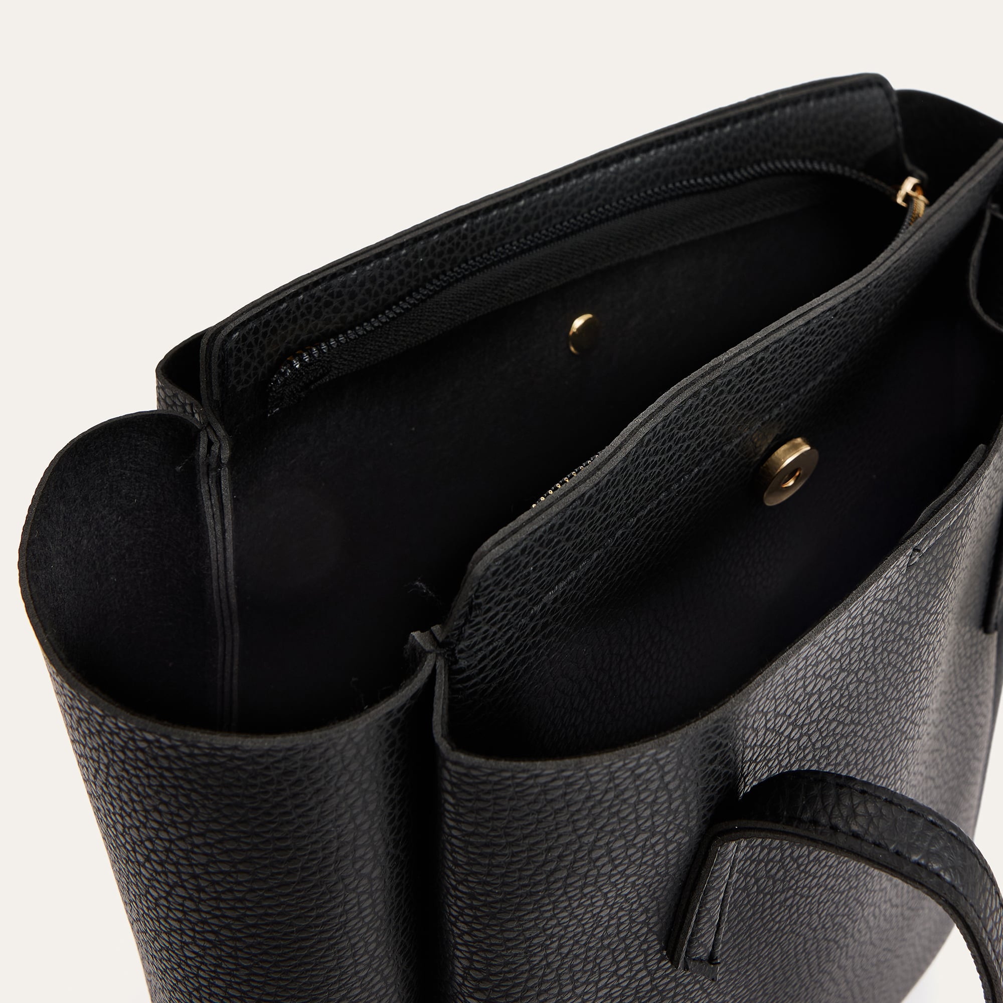 DERİ GÖRÜNÜMLÜ EL ÇANTASI