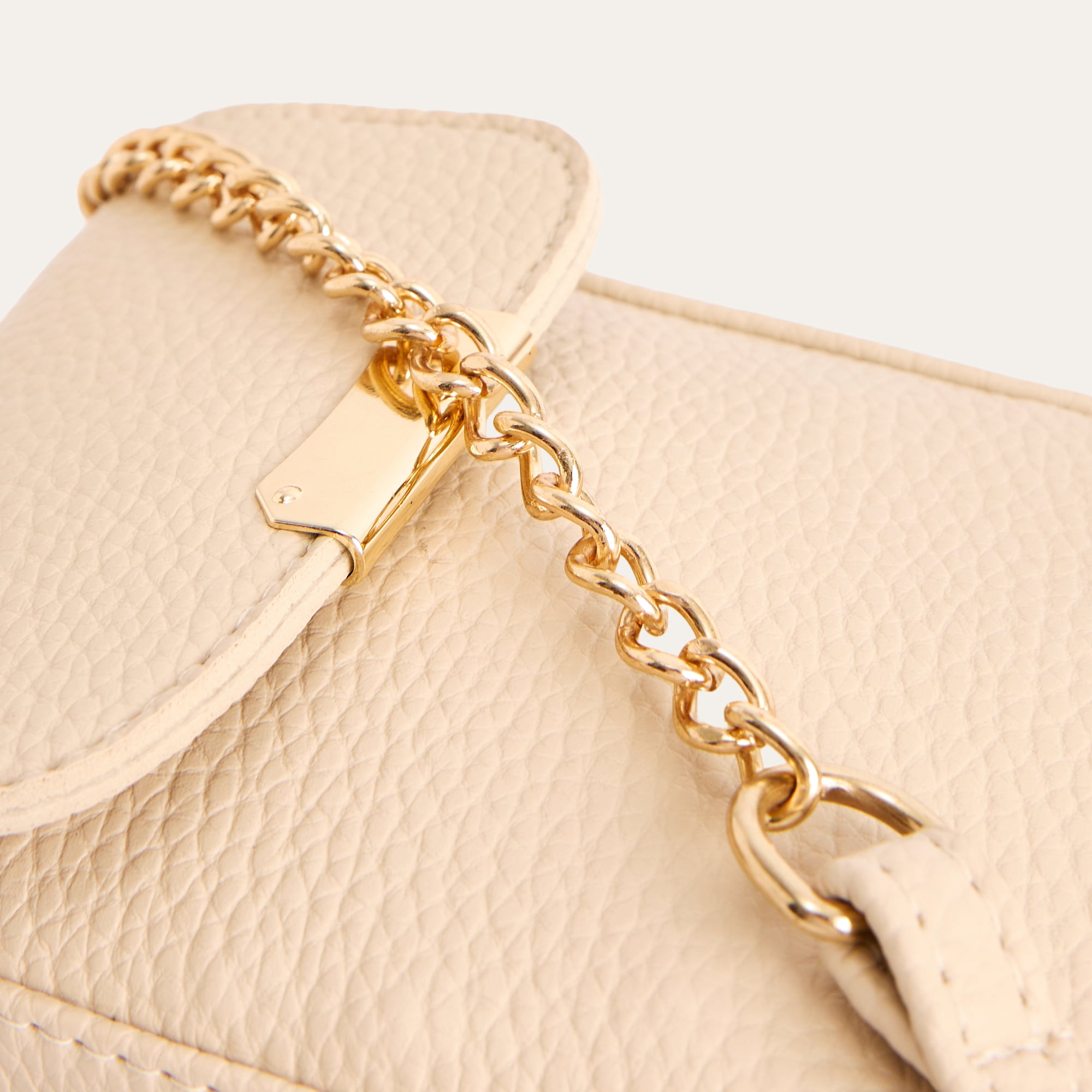 ZİNCİR ASKILI TELEFON ÇANTASI