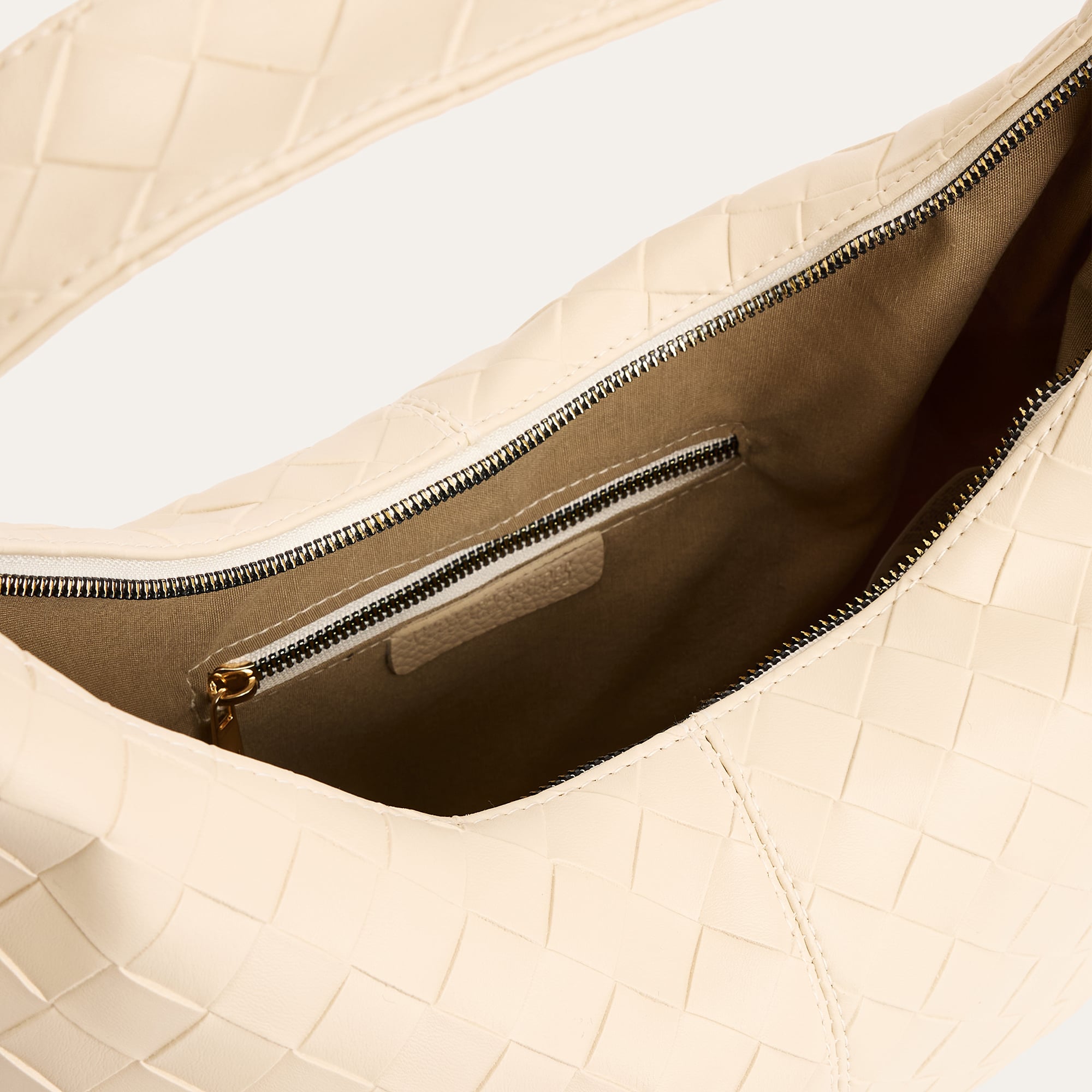 ÖRGÜLÜ EL ÇANTASI