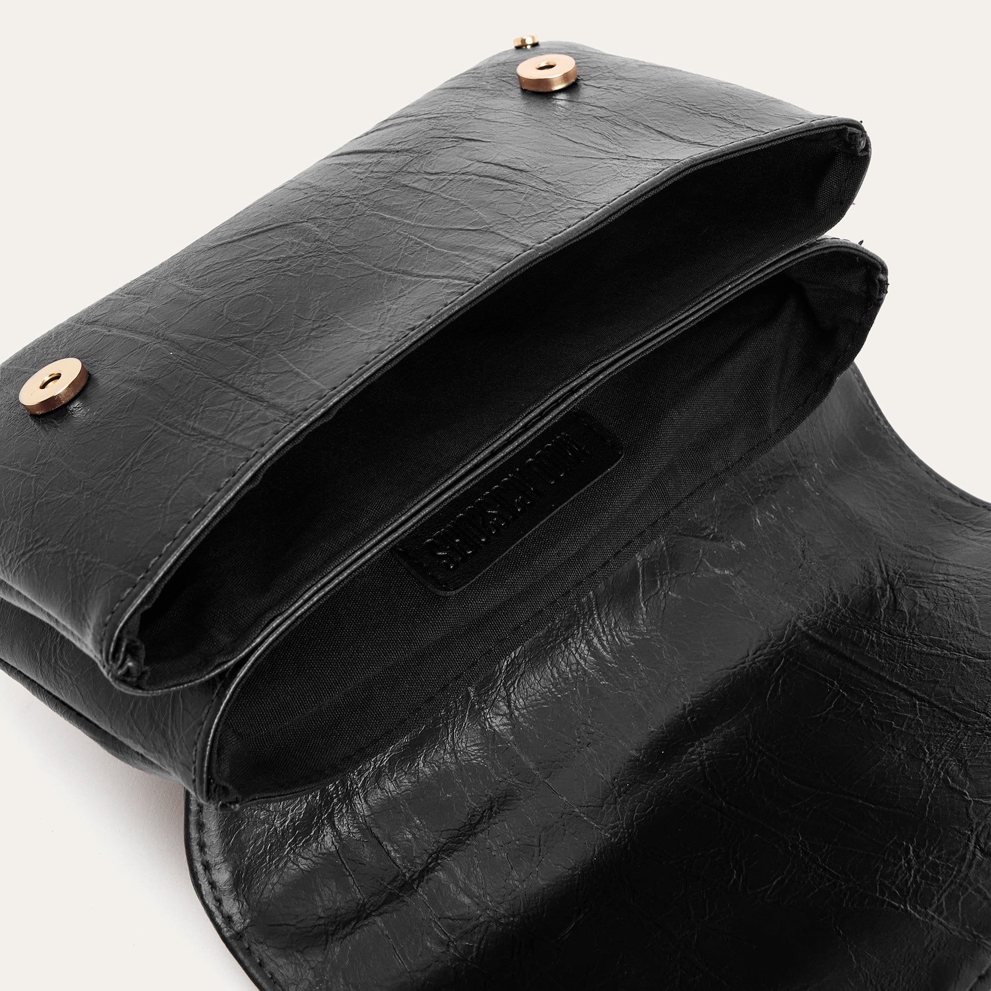 ZİNCİR ASKILI KIRIŞIK DERİ GÖRÜNÜMLÜ OMUZ ÇANTASI