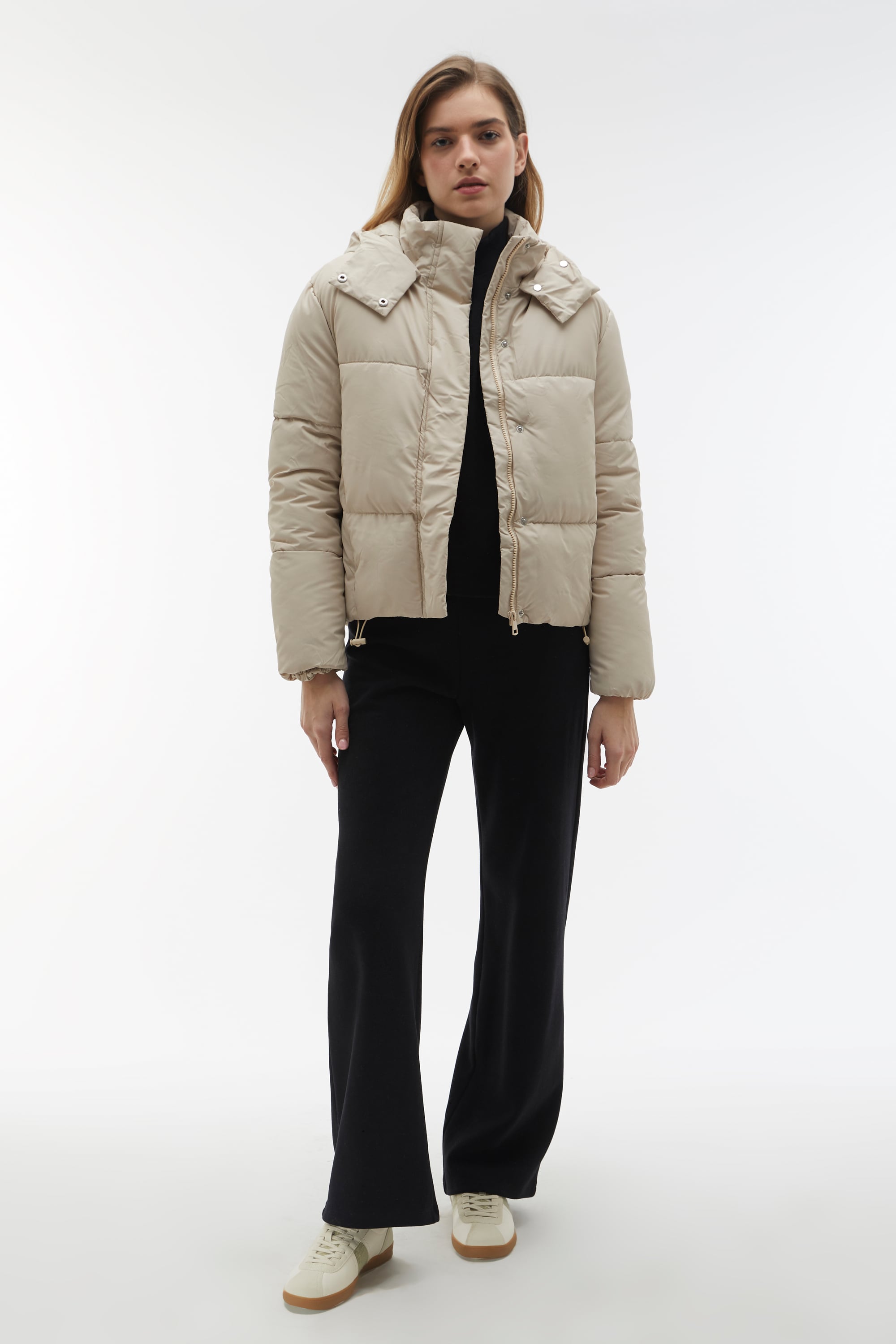 KAPÜŞONLU KAPİTONELİ ŞİŞME MONT