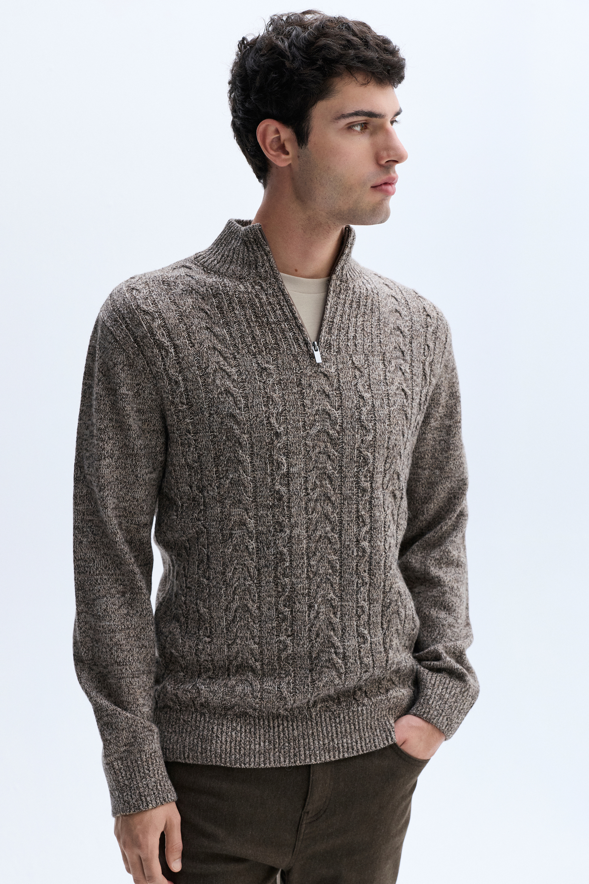 MULİNELİ FERMUARLI DİK YAKA KAZAK