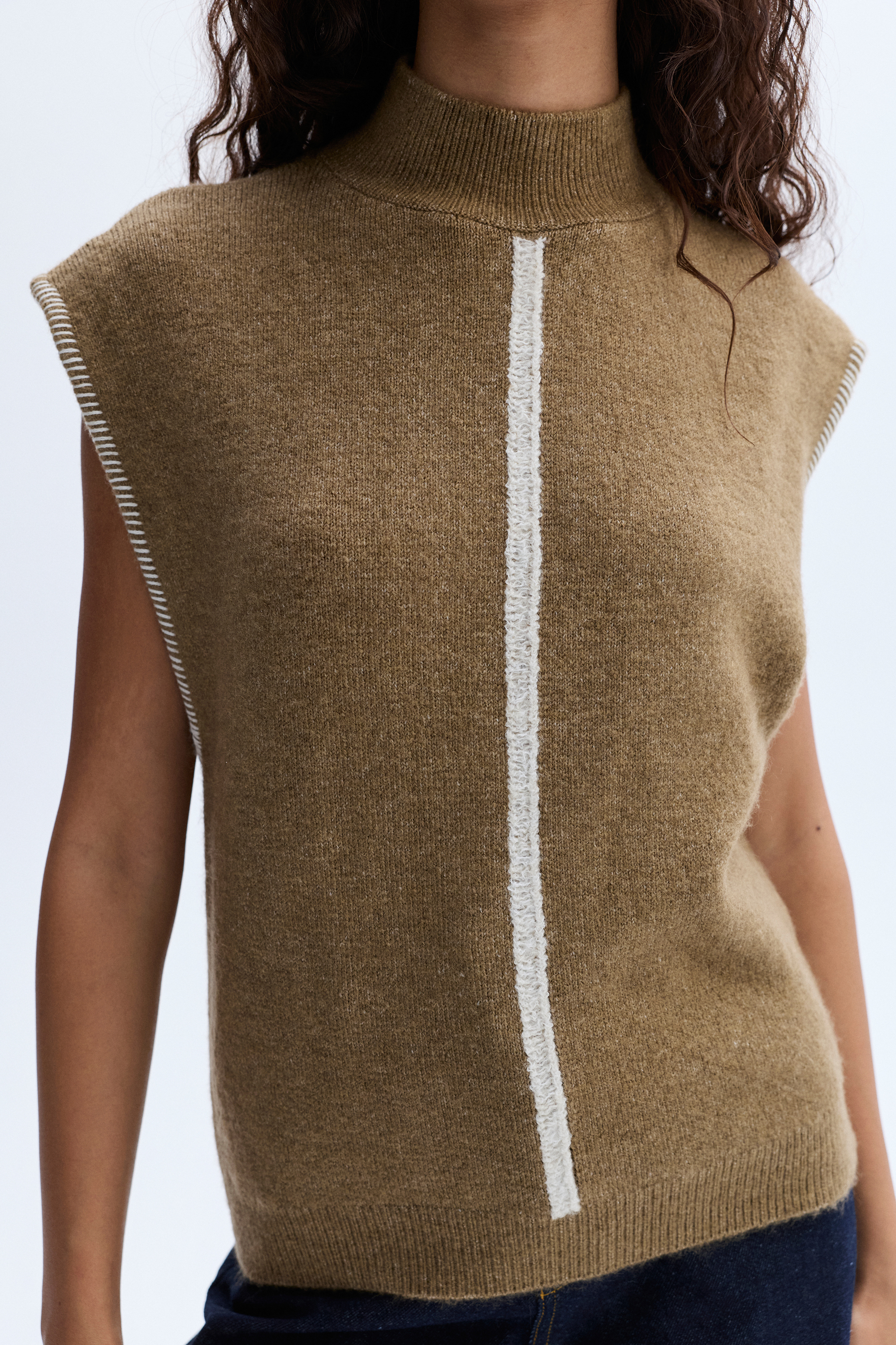 DİK YAKA ÇİZGİ DETAYLI SÜVETER
