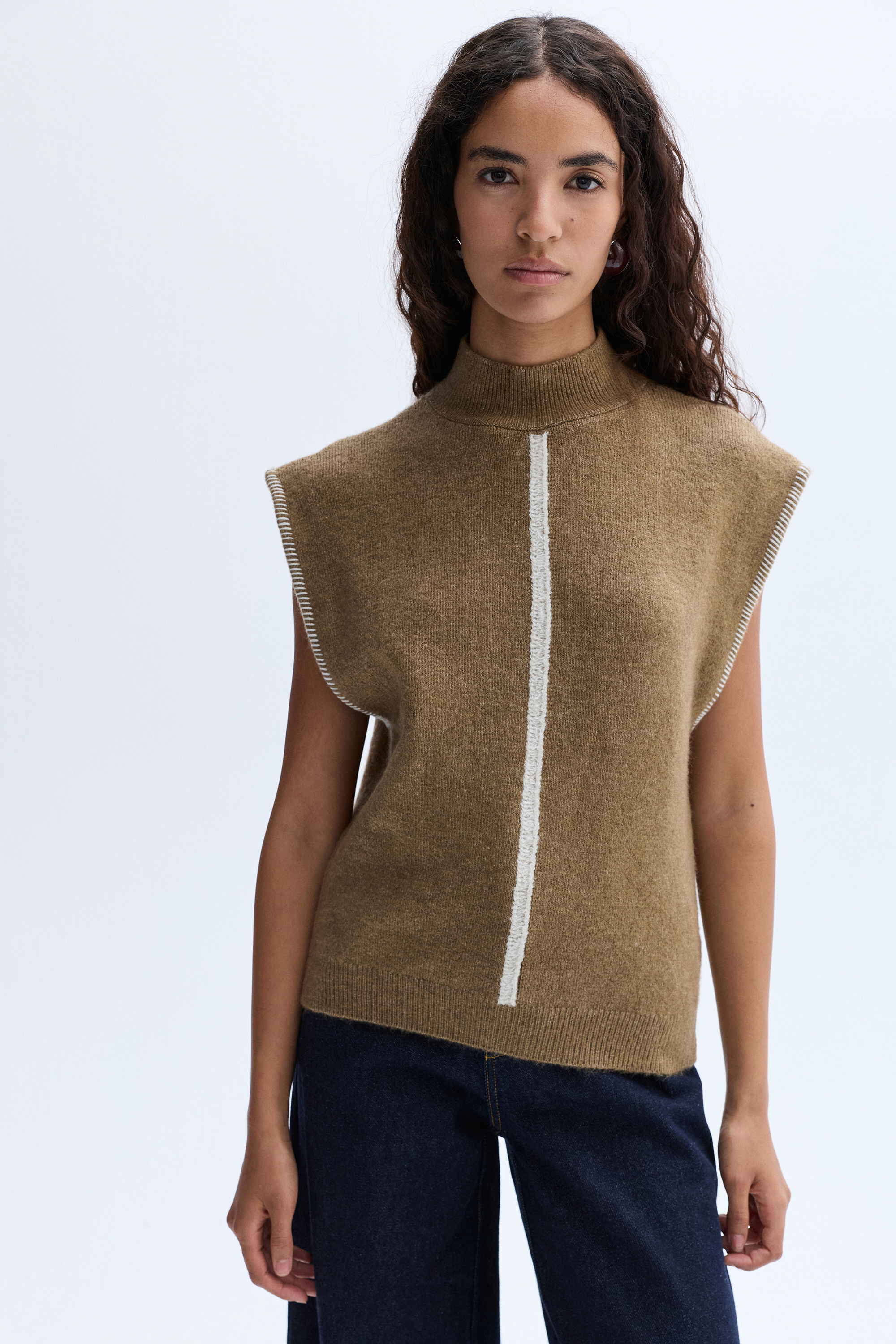 DİK YAKA ÇİZGİ DETAYLI SÜVETER