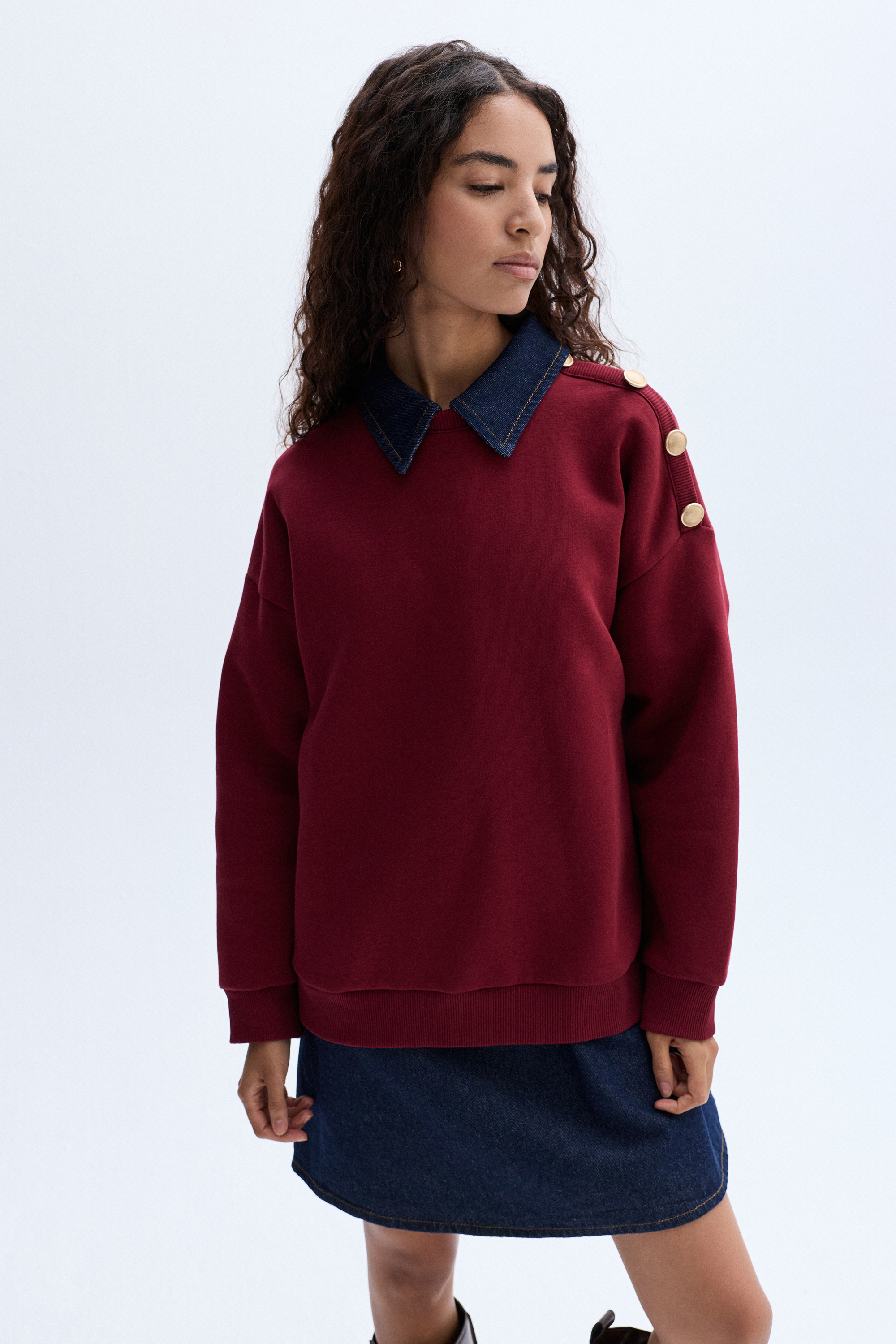 LOOSE FIT DÜĞME DETAYLI BİSİKLET YAKA SWEATSHIRT