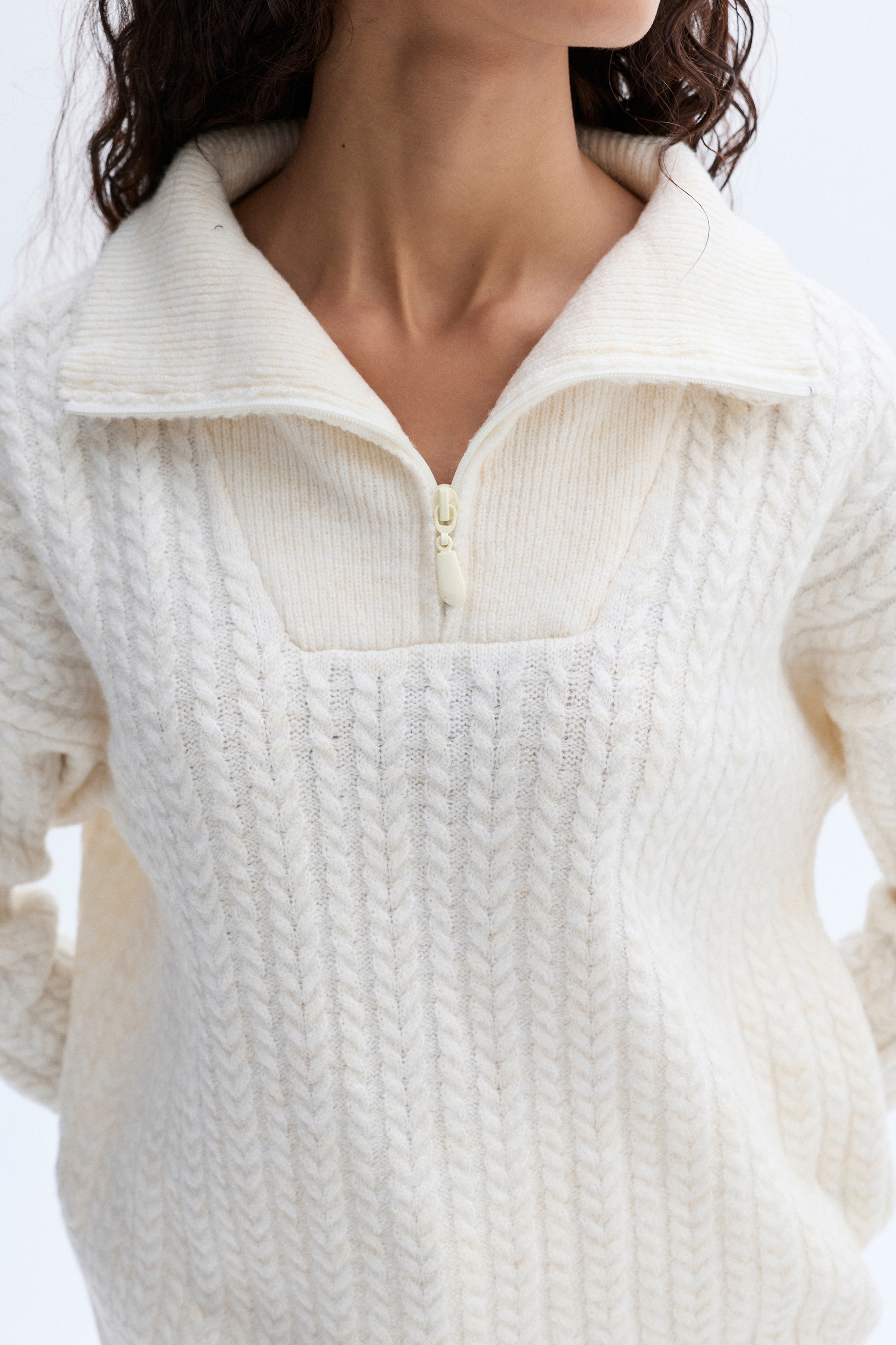 LOOSE FIT SAÇ ÖRGÜLÜ DİK YAKA KAZAK