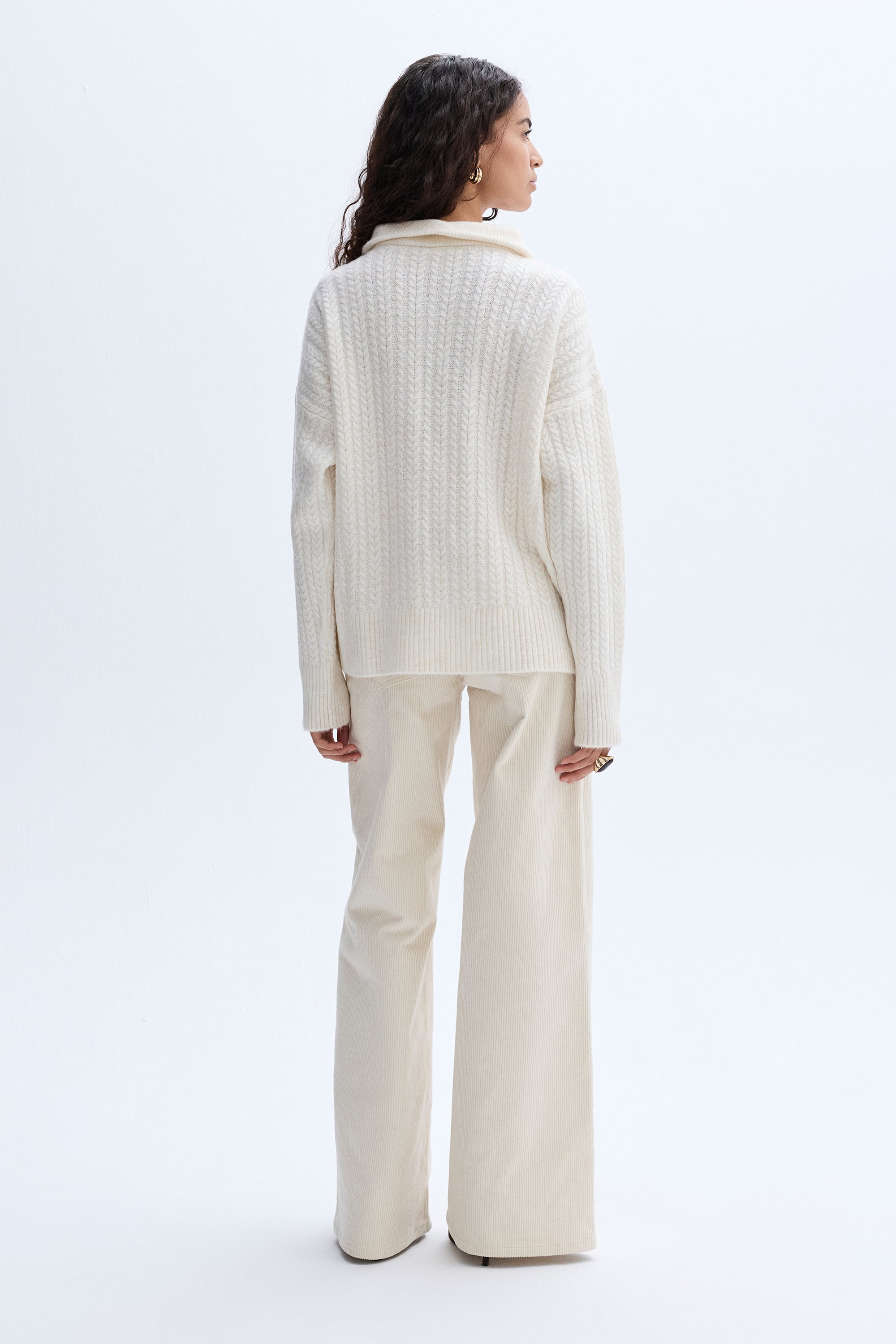 LOOSE FIT SAÇ ÖRGÜLÜ DİK YAKA KAZAK