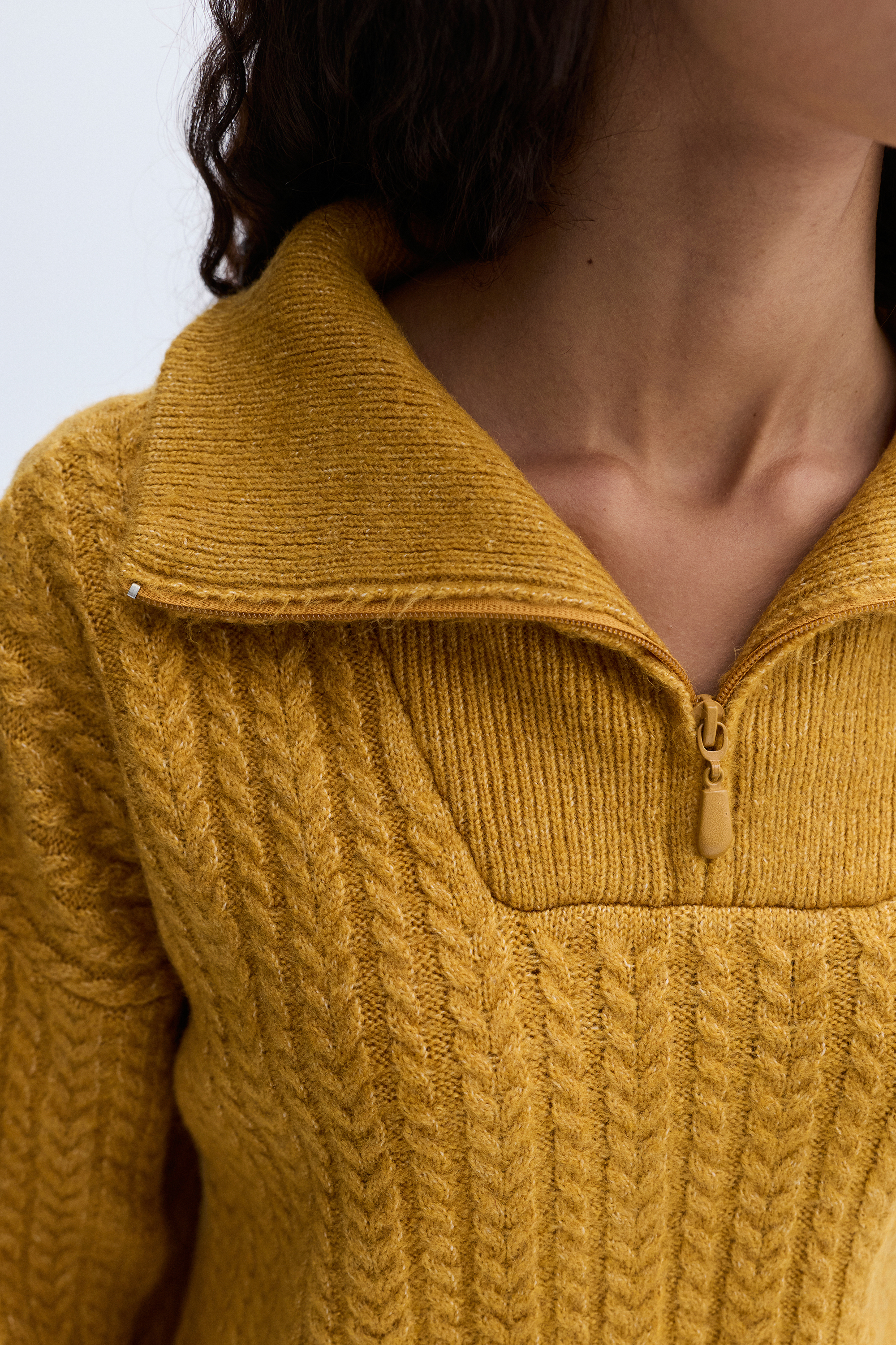 LOOSE FIT SAÇ ÖRGÜLÜ DİK YAKA KAZAK