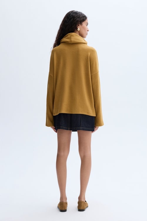 DİK YAKA SWEATSHIRT