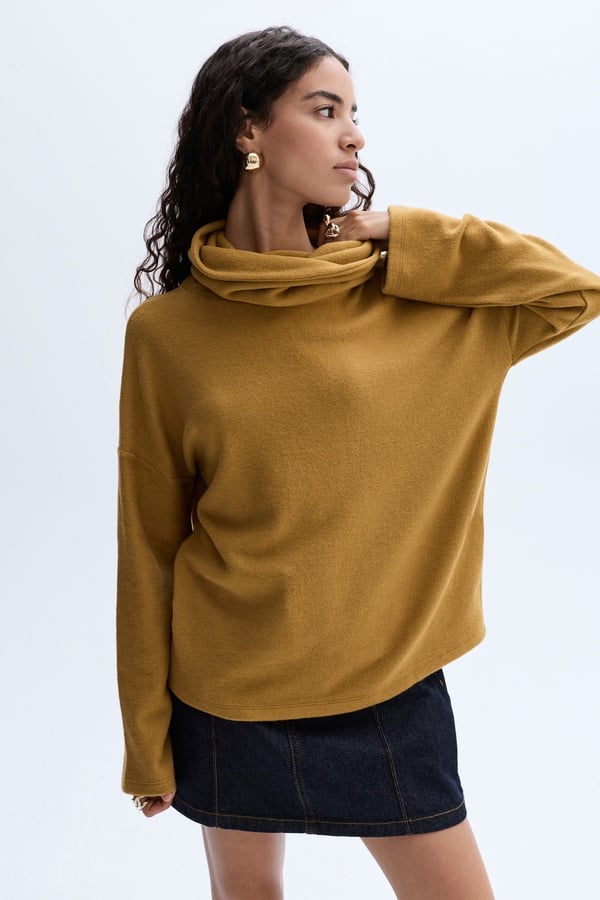 DİK YAKA SWEATSHIRT