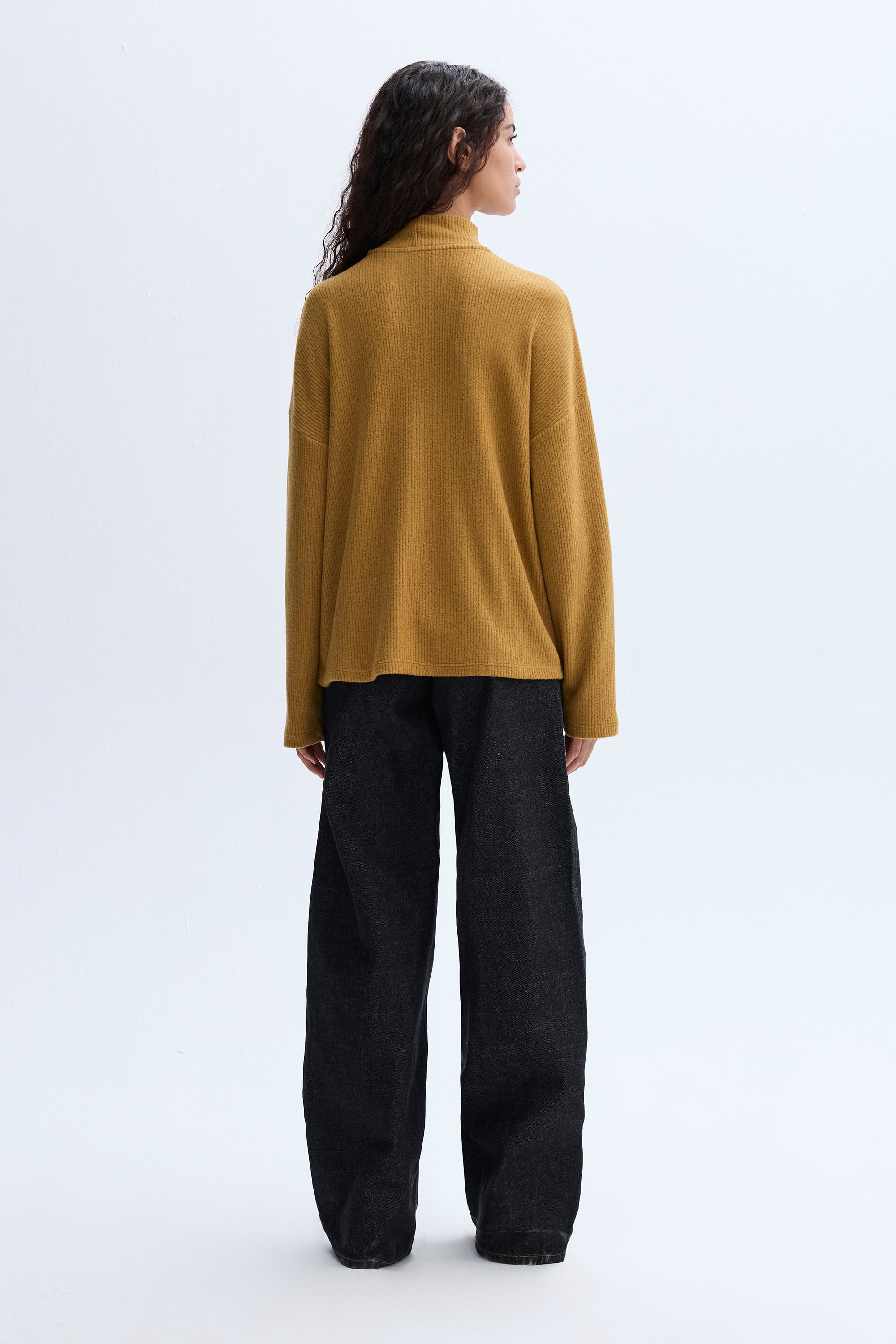 DİK YAKA ÖRME SWEATSHIRT