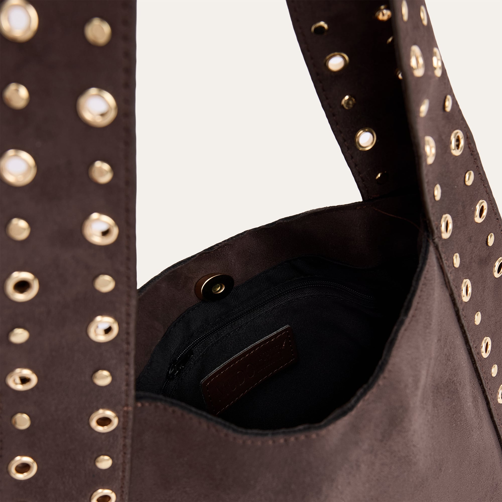 SÜET GÖRÜNÜMLÜ ZIMBALI EL ÇANTASI