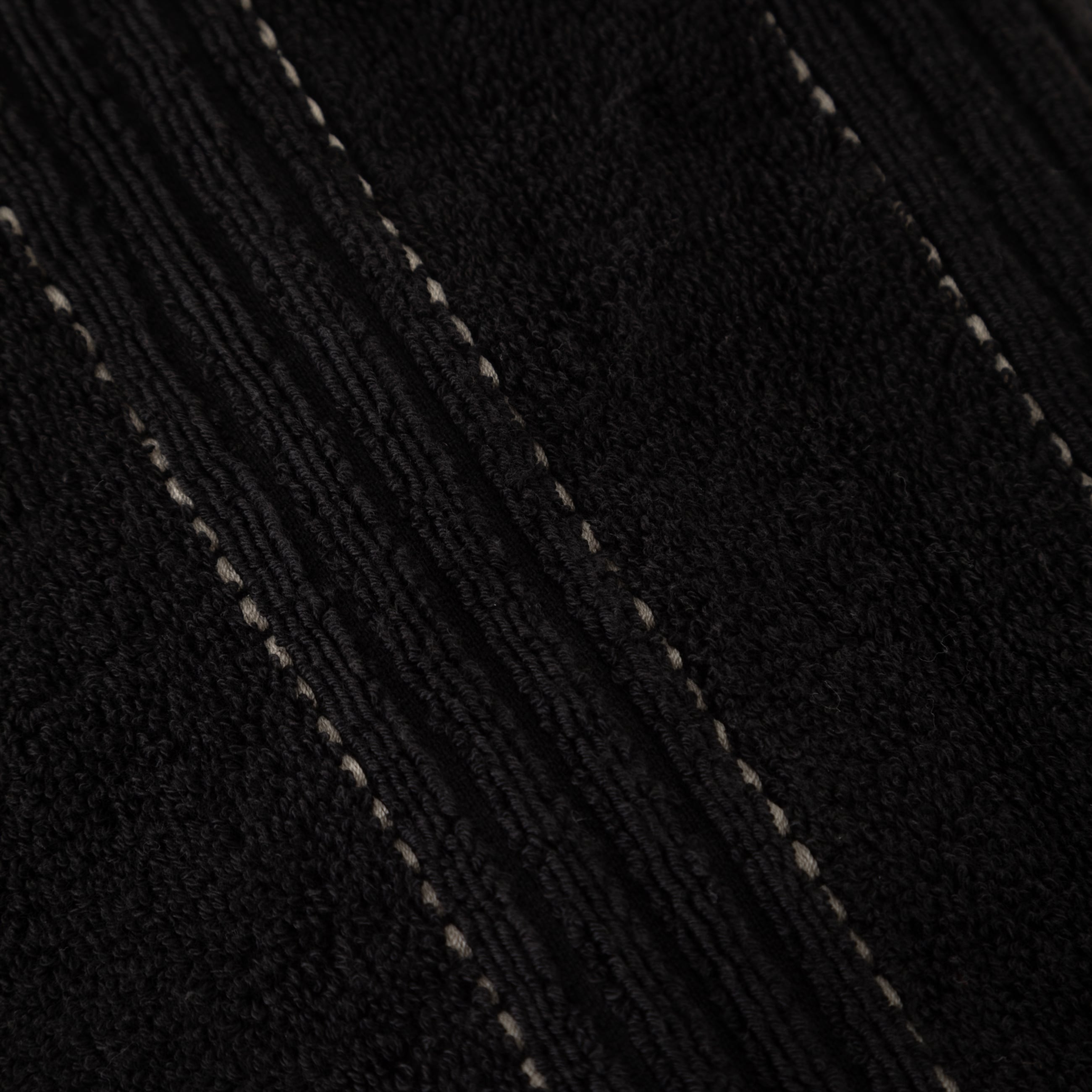 LINDA SİYAH PÜSKÜLLÜ YÜZ HAVLUSU 50X80