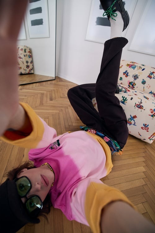 RENK GEÇİŞLİ NAKIŞLI BİSİKLET YAKA SWEATSHIRT