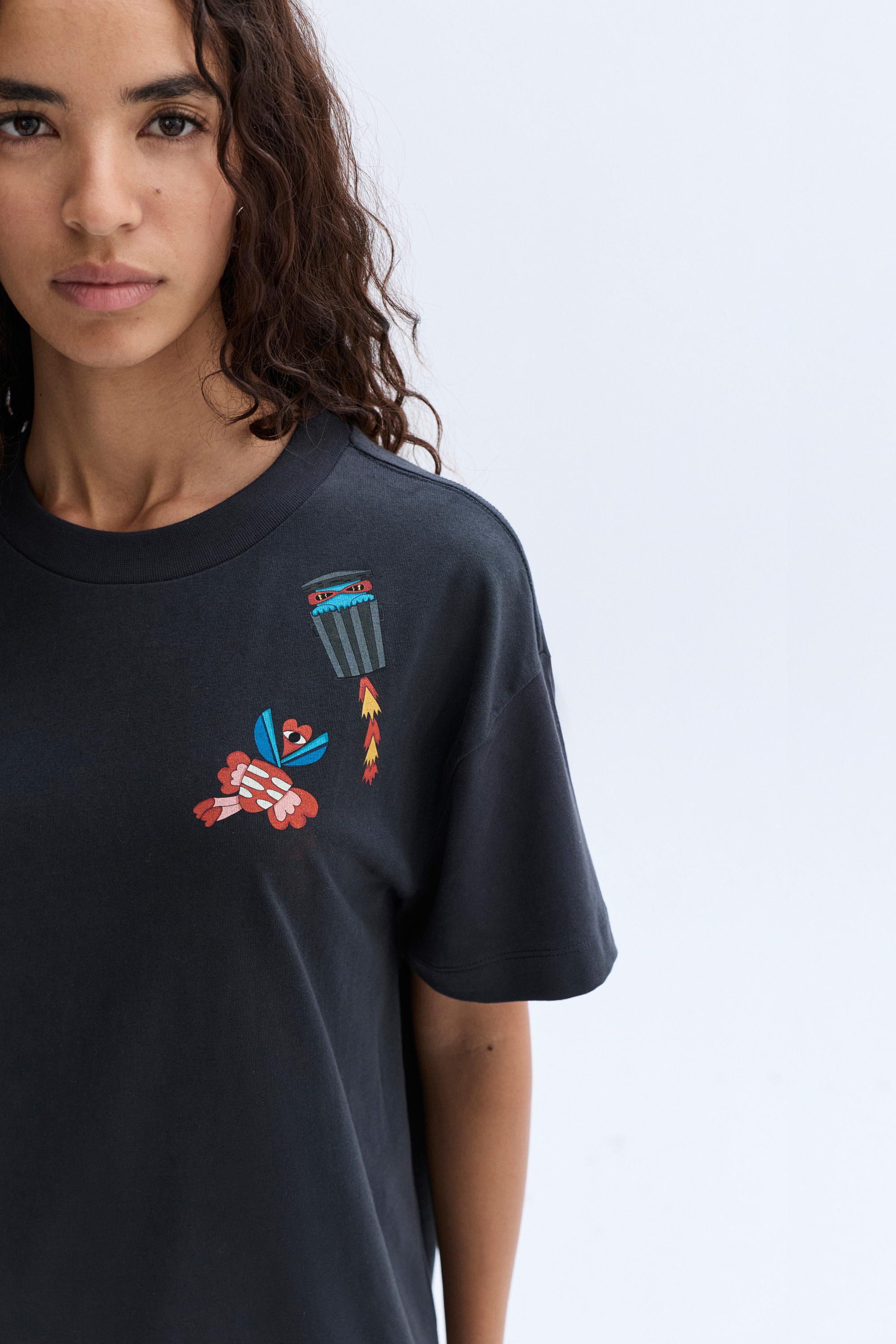 BASKILI BİSİKLET YAKA T-SHIRT