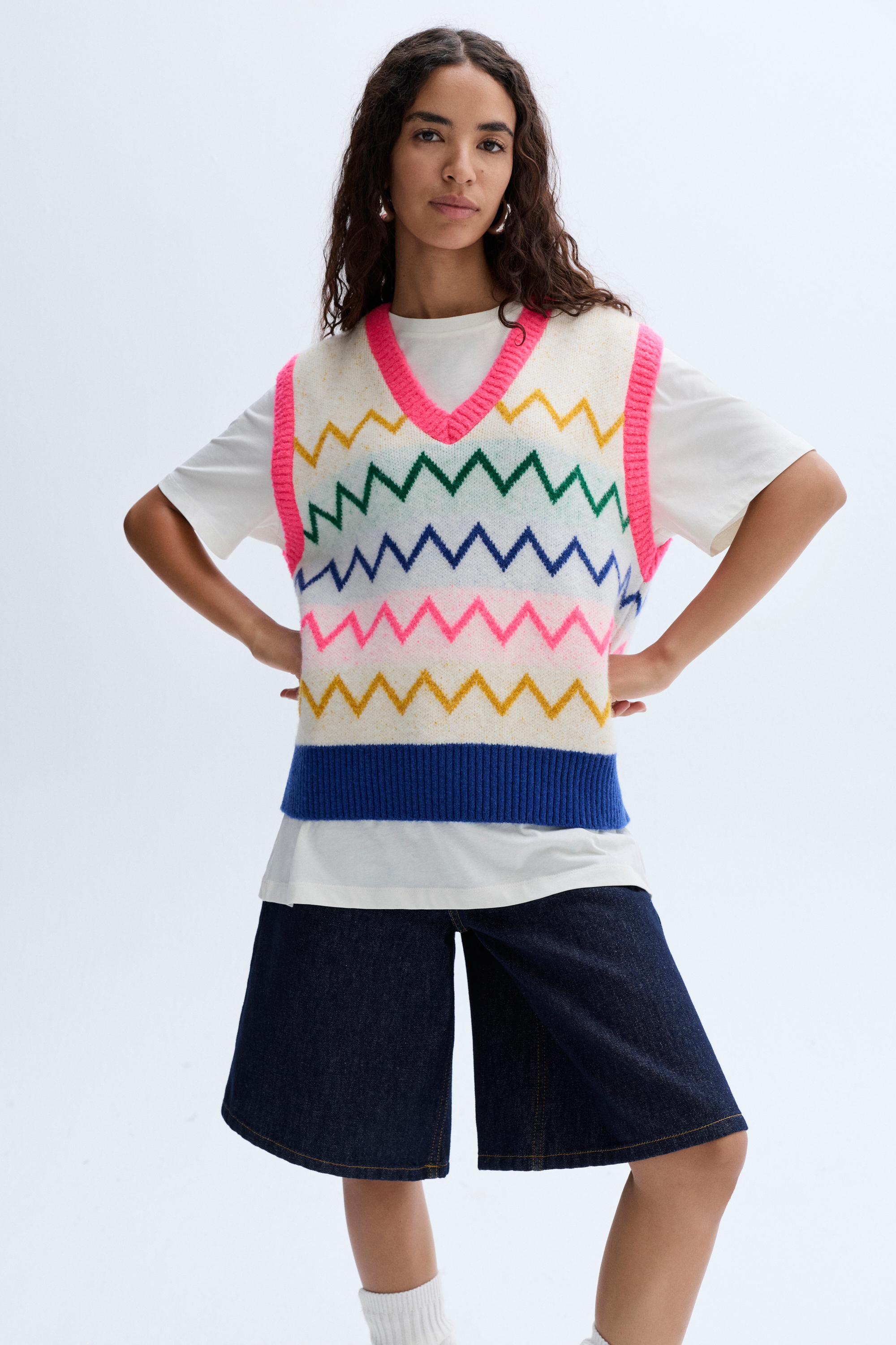 ÇİZGİLİ V YAKA SÜVETER