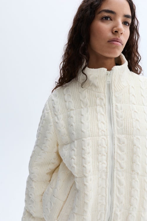 ÖRGÜLÜ DİK YAKA MONT CEKET