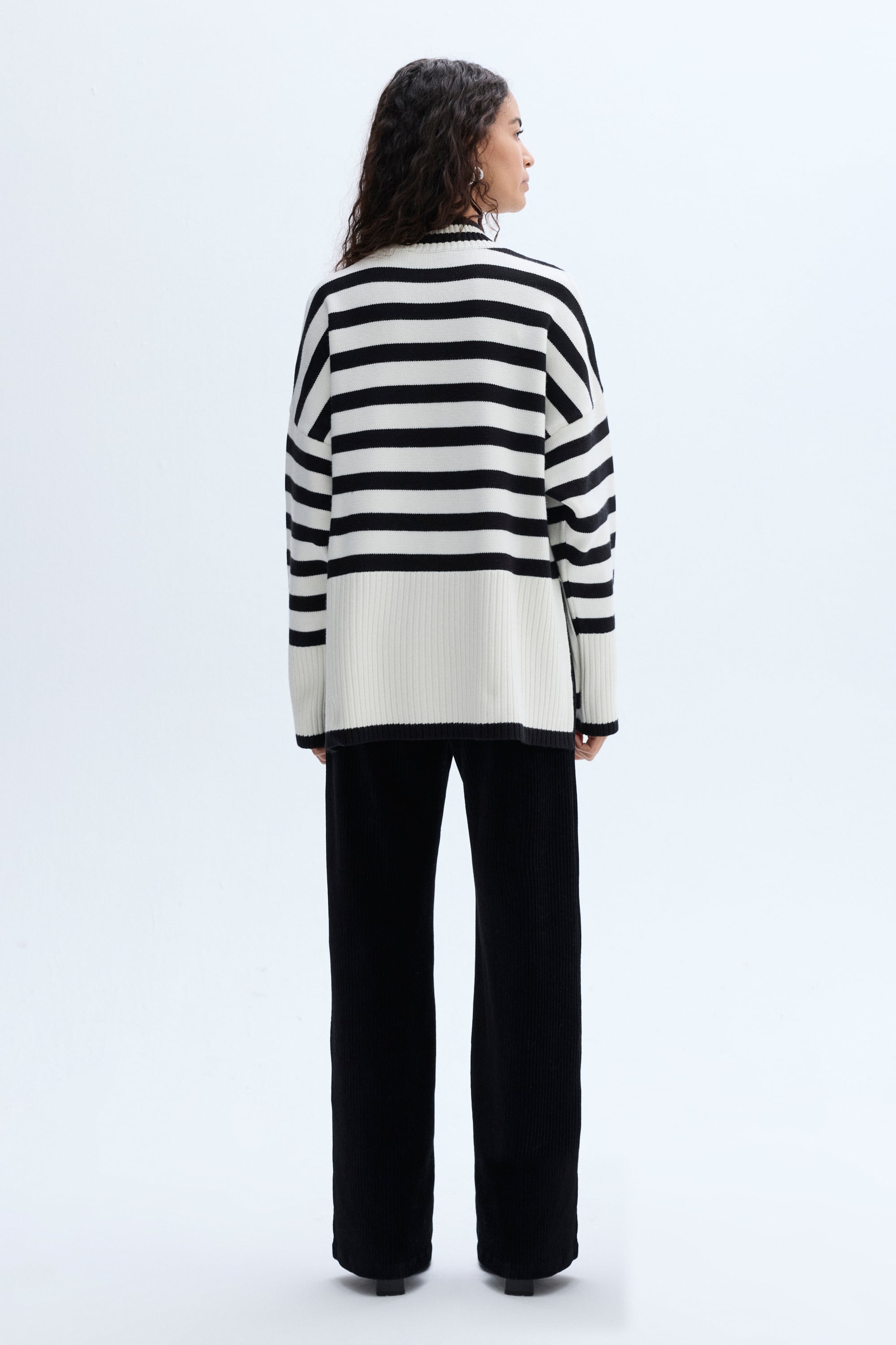 LOOSE FIT ÇİZGİLİ KAZAK