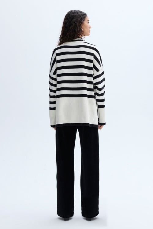 LOOSE FIT ÇİZGİLİ KAZAK