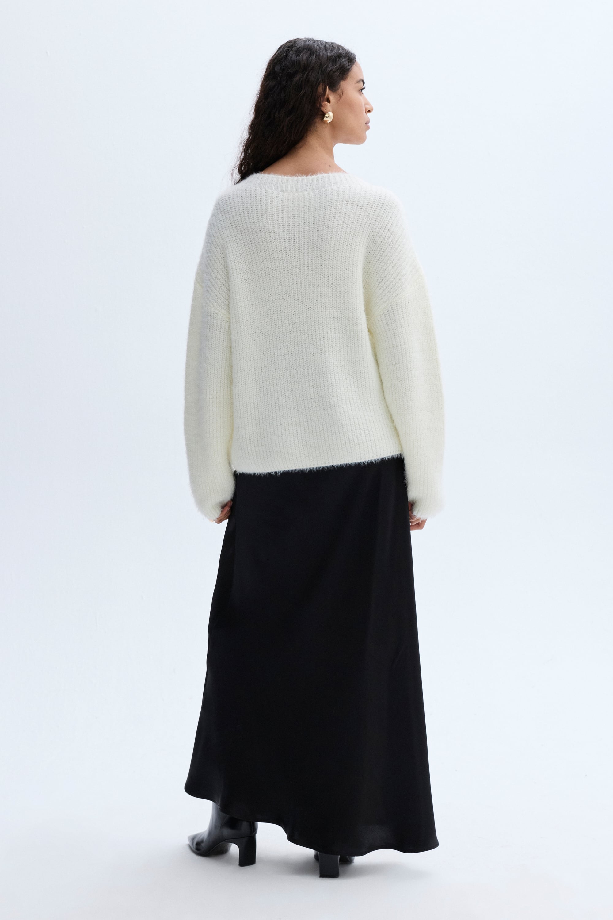 LOOSE FIT BİSİKLET YAKA YUMUŞAK DOKULU TRİKO KAZAK