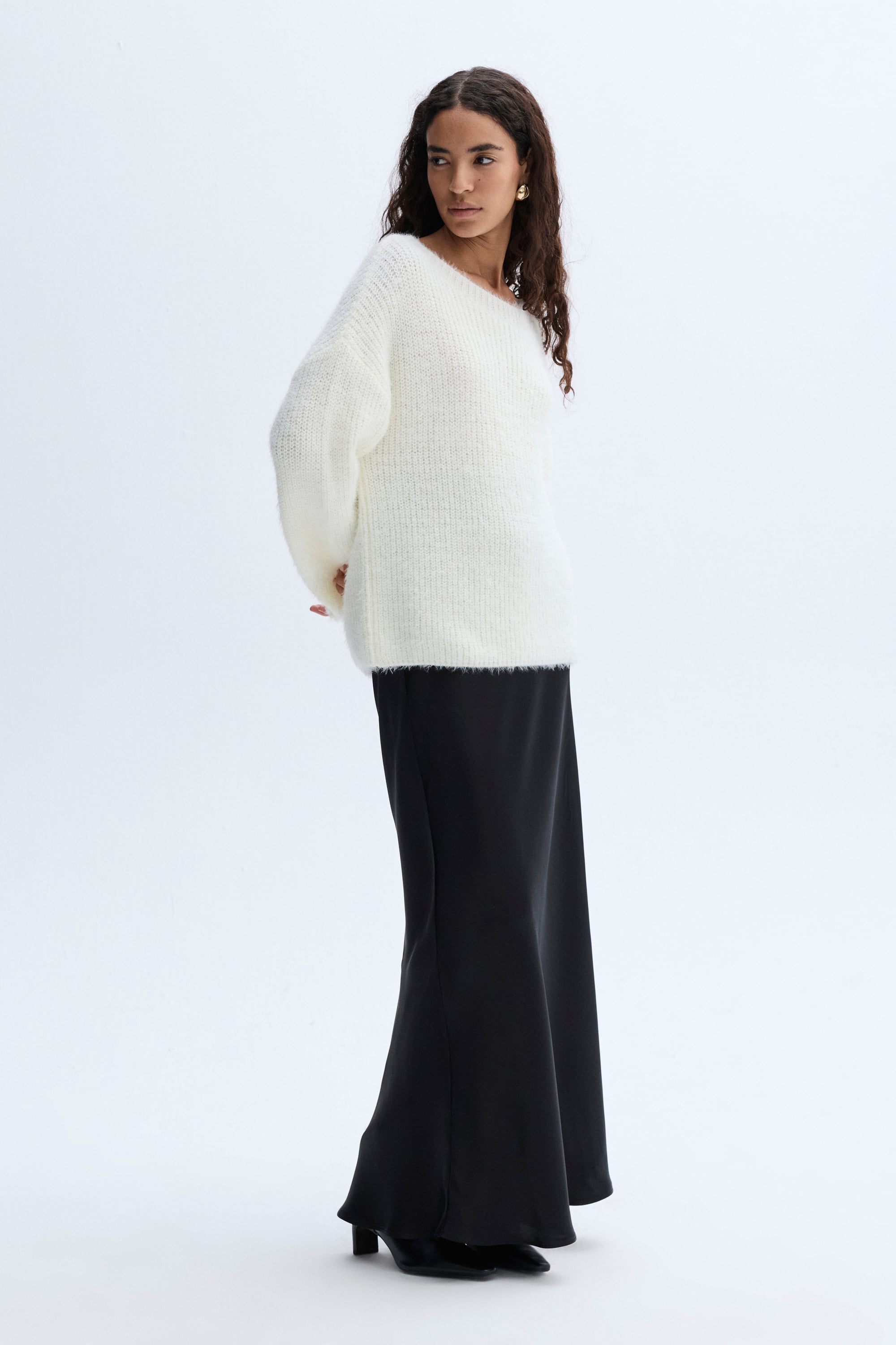 LOOSE FIT BİSİKLET YAKA YUMUŞAK DOKULU TRİKO KAZAK