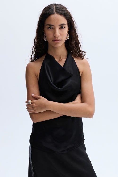 SATEN SIRTI AÇIK BLUZ