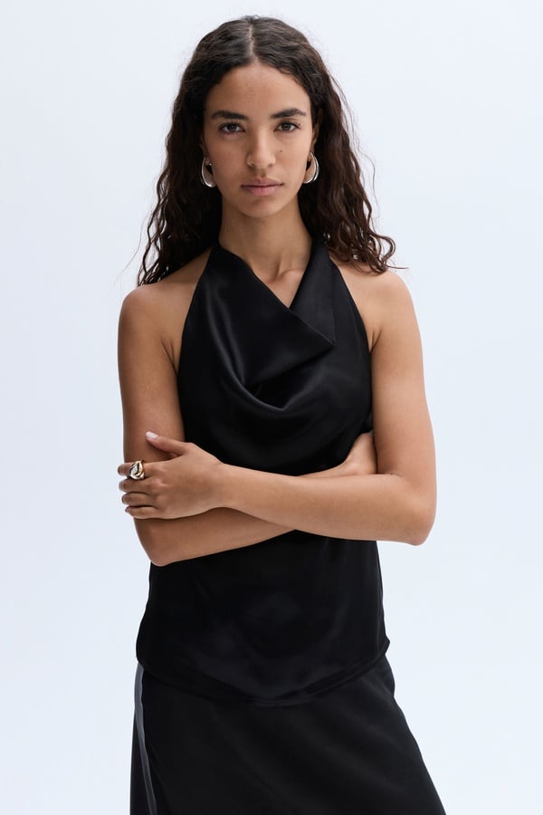 SATEN SIRTI AÇIK BLUZ