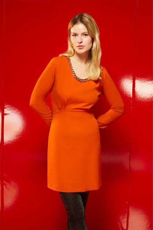 ZİNCİR DETAYLI UZUN KOLLU MİNİ ELBİSE