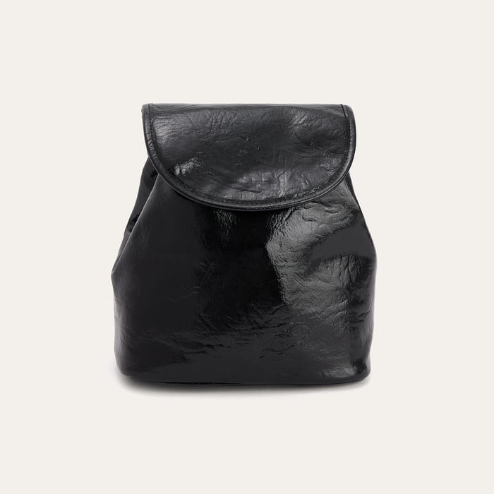 KIRIŞIK DERİ GÖRÜNÜMLÜ SIRT ÇANTASI