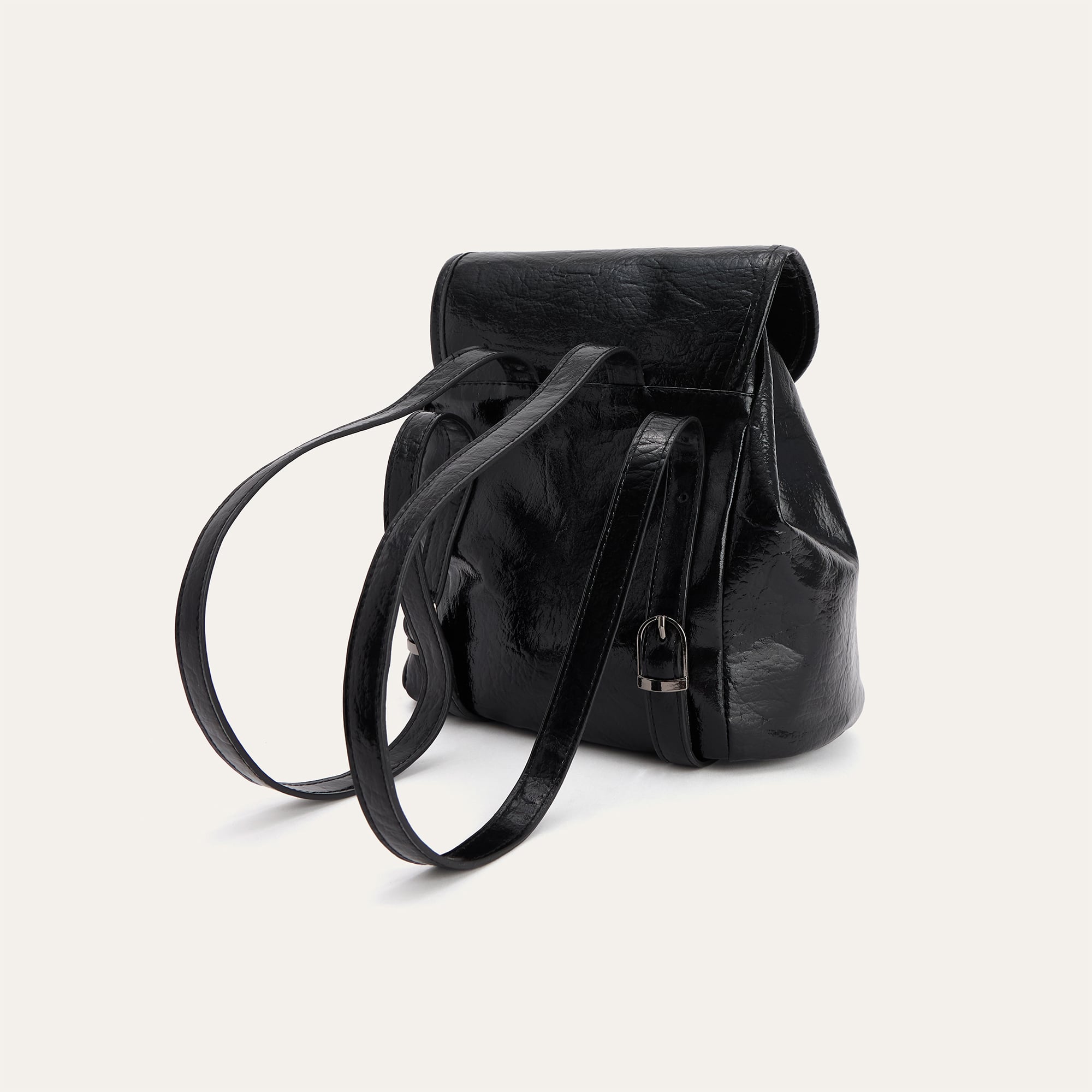 KIRIŞIK DERİ GÖRÜNÜMLÜ SIRT ÇANTASI