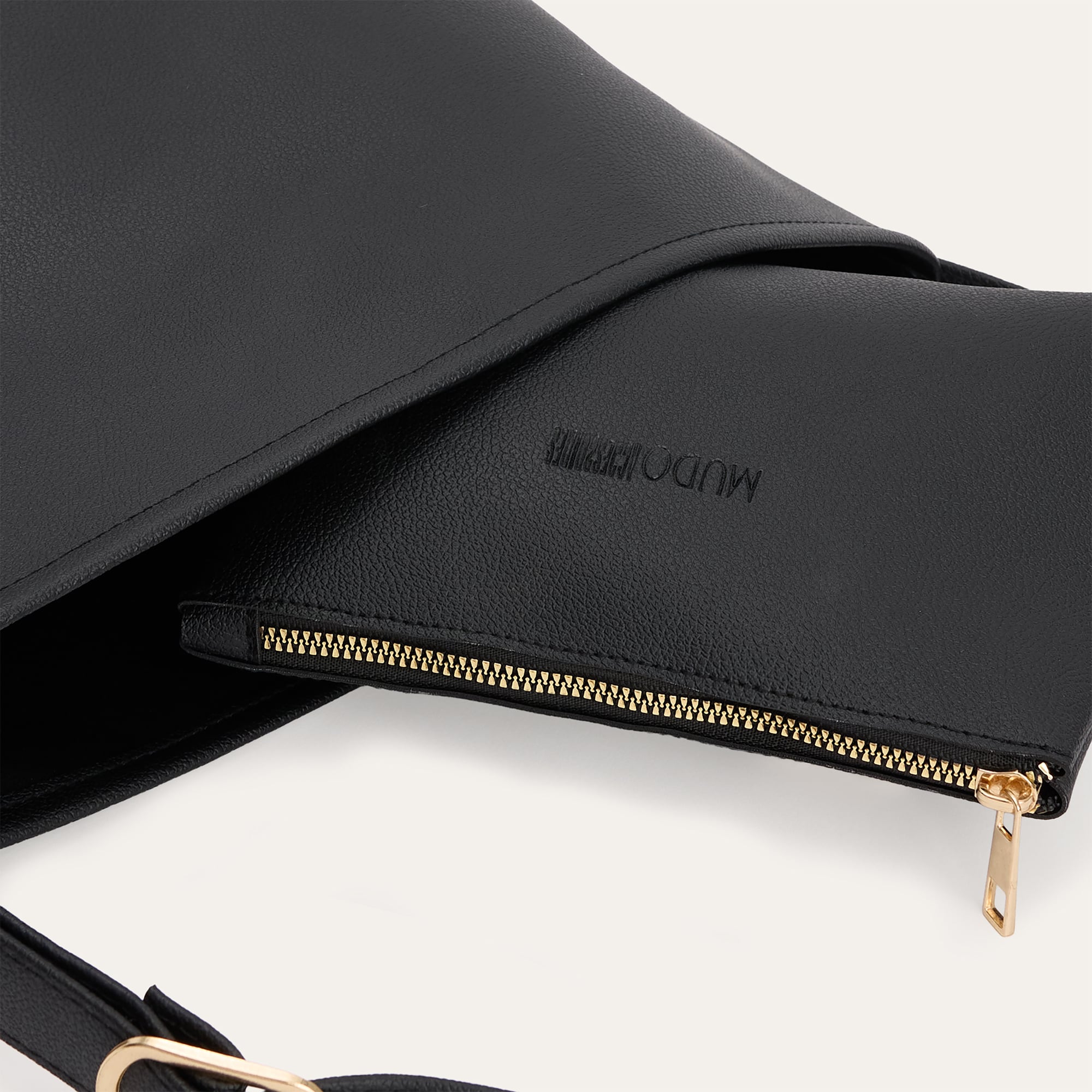 CÜZDAN DETAYLI OMUZ ÇANTASI