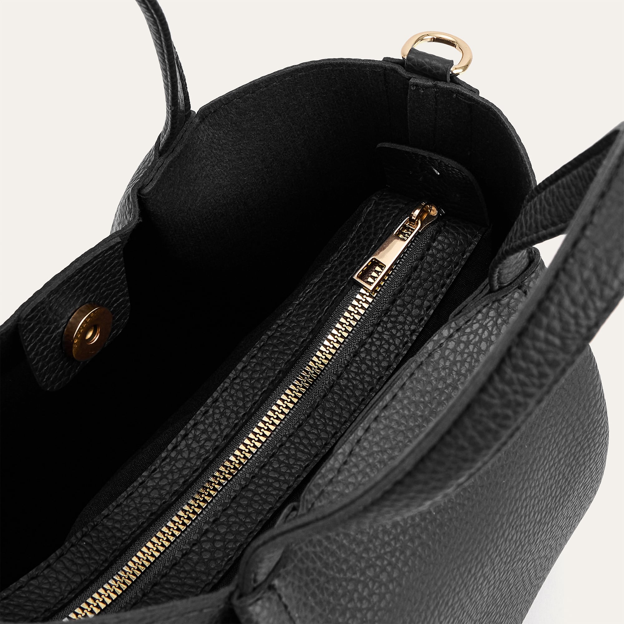 DERİ GÖRÜNÜMLÜ OMUZ ÇANTASI