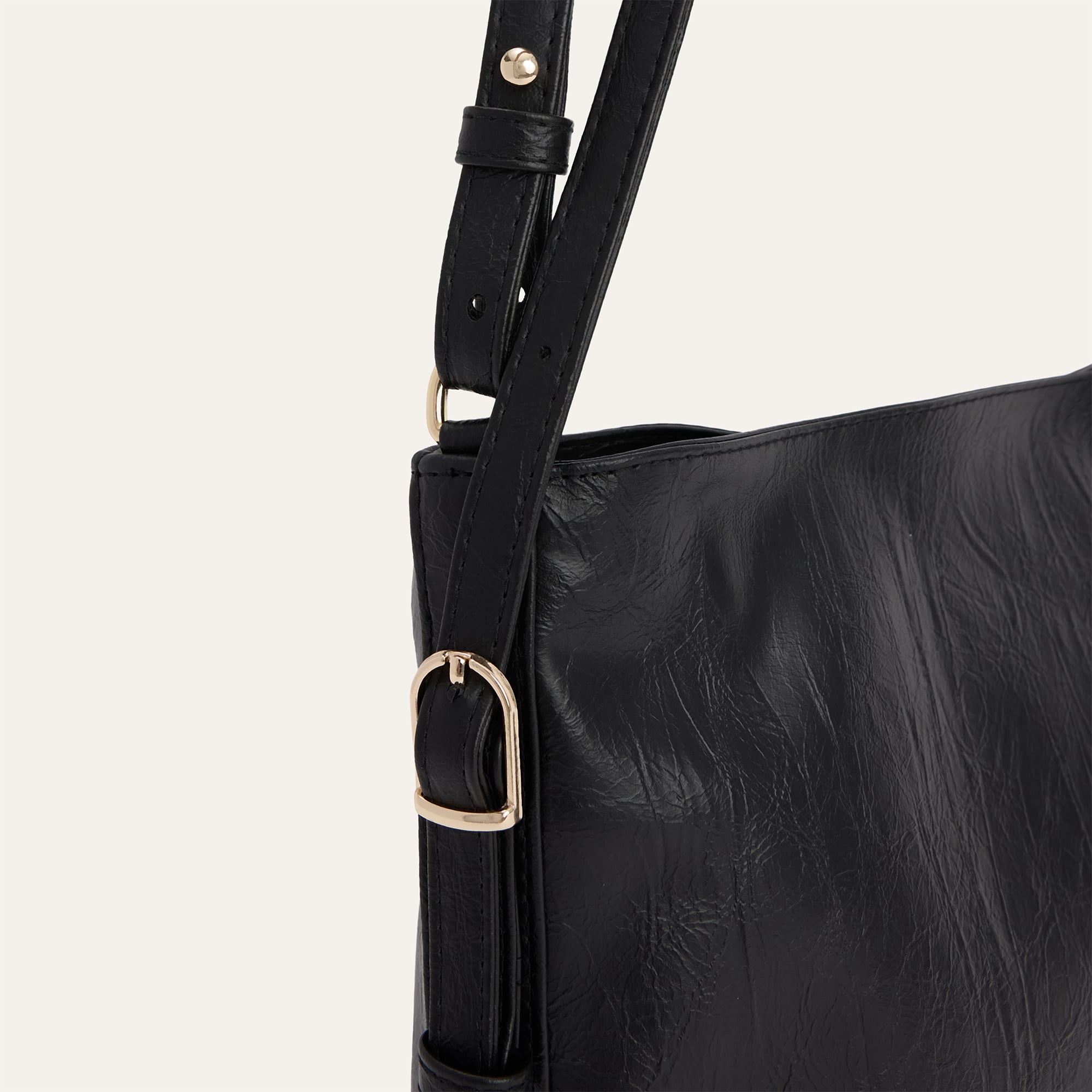 KIRIŞIK DERİ GÖRÜNÜMLÜ ÇİFT ASKILI OMUZ ÇANTASI