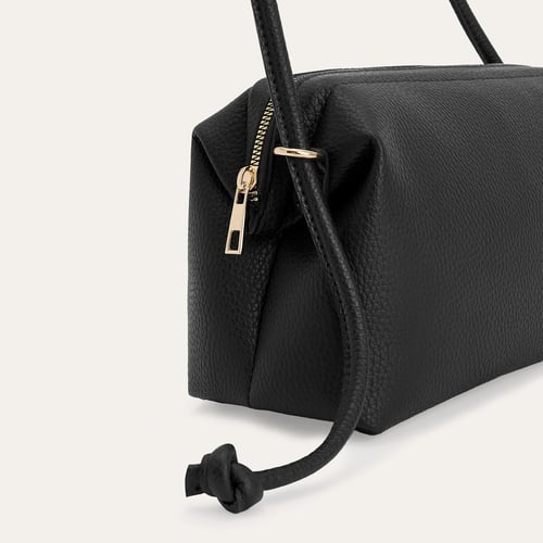 DERİ GÖRÜNÜMLÜ OMUZ ÇANTASI