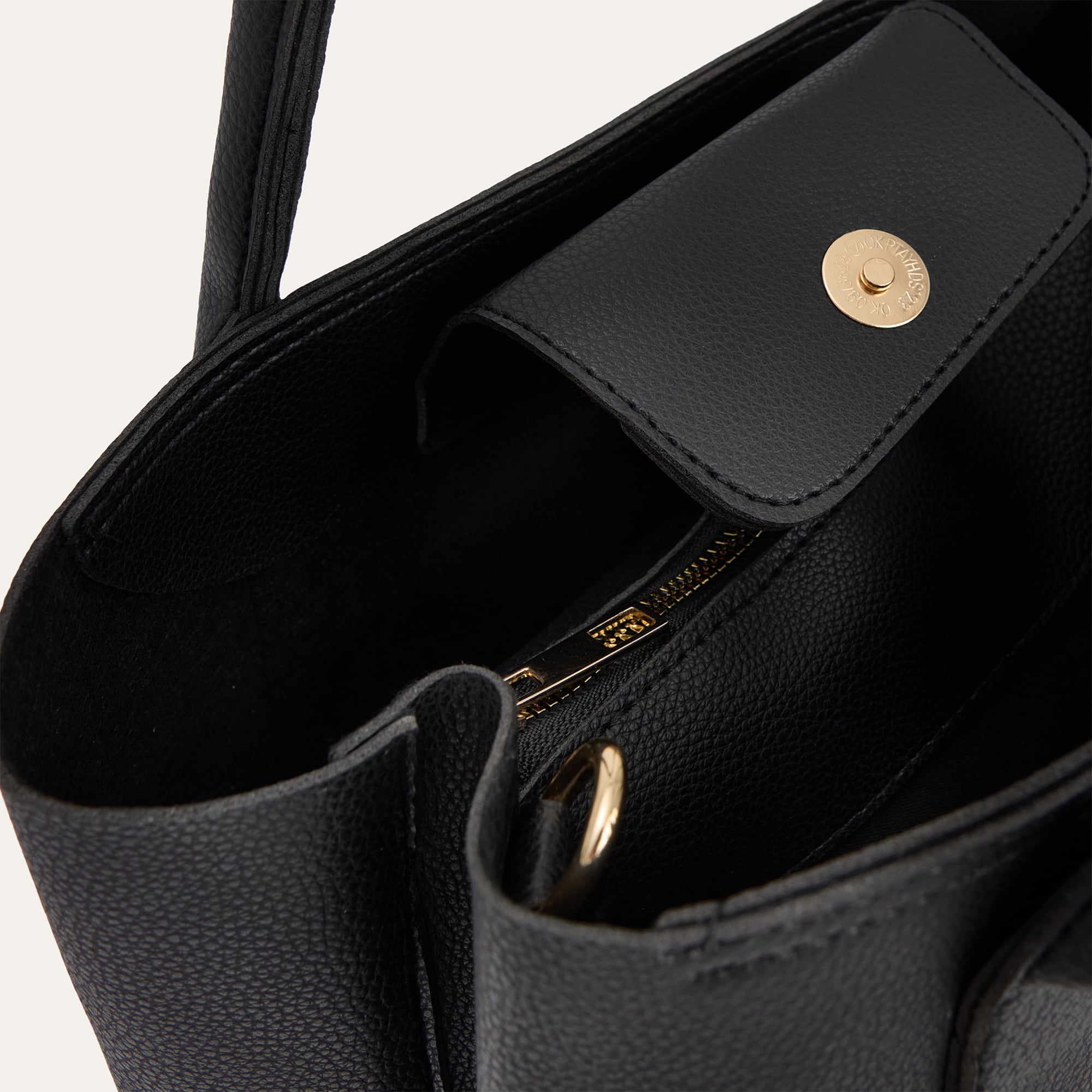 DERİ GÖRÜNÜMLÜ OMUZ ÇANTASI