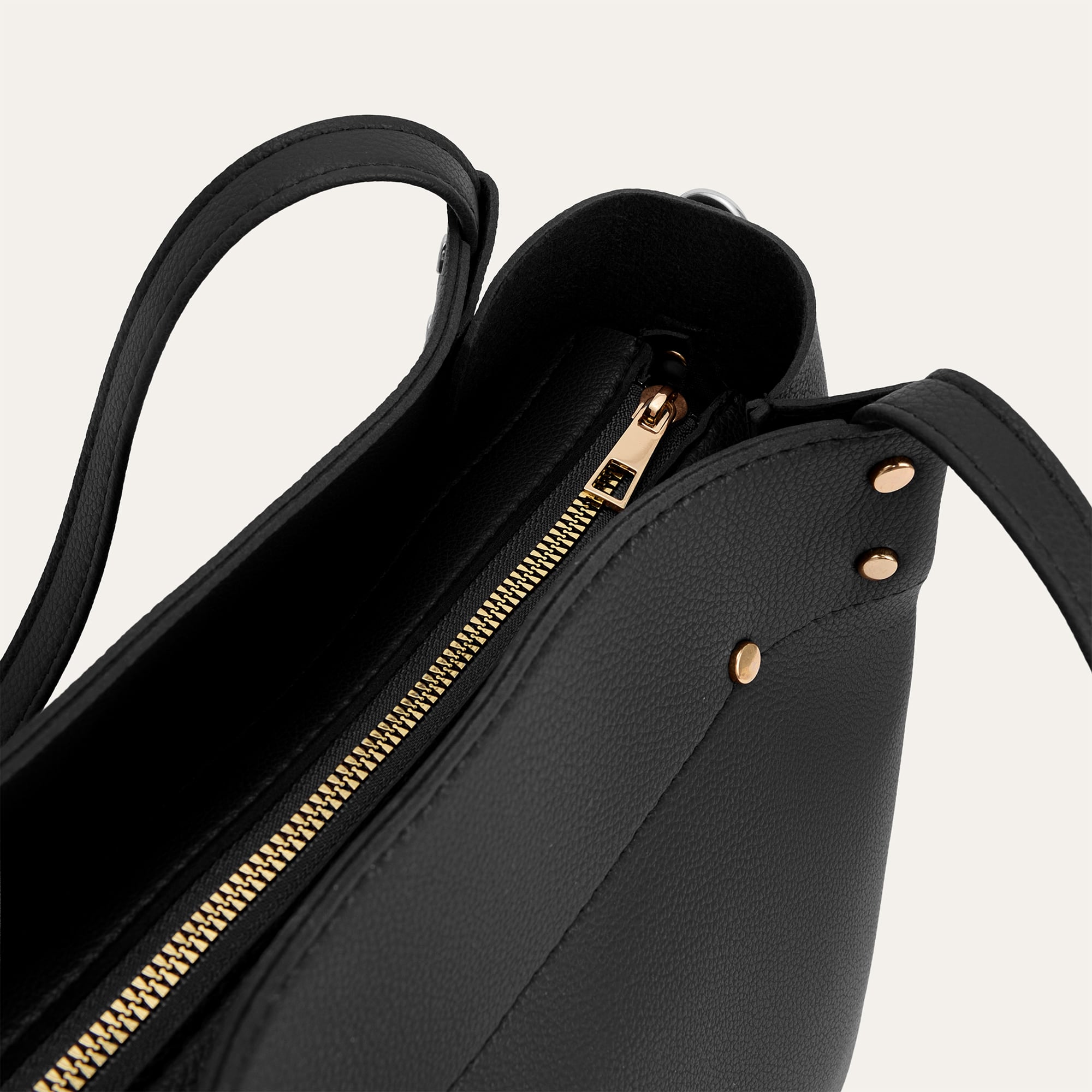 ASKI DETAYLI OMUZ ÇANTASI