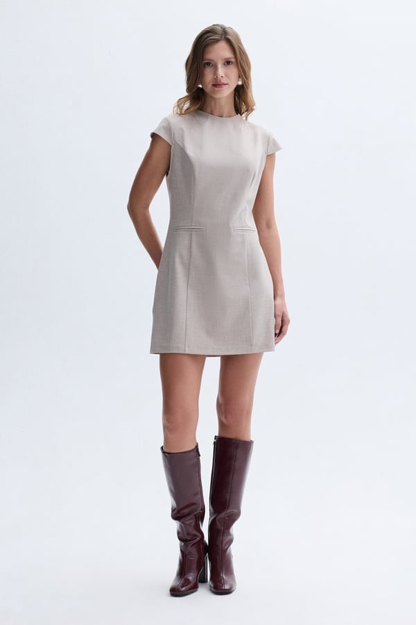 KISA KOLLU MİNİ ELBİSE