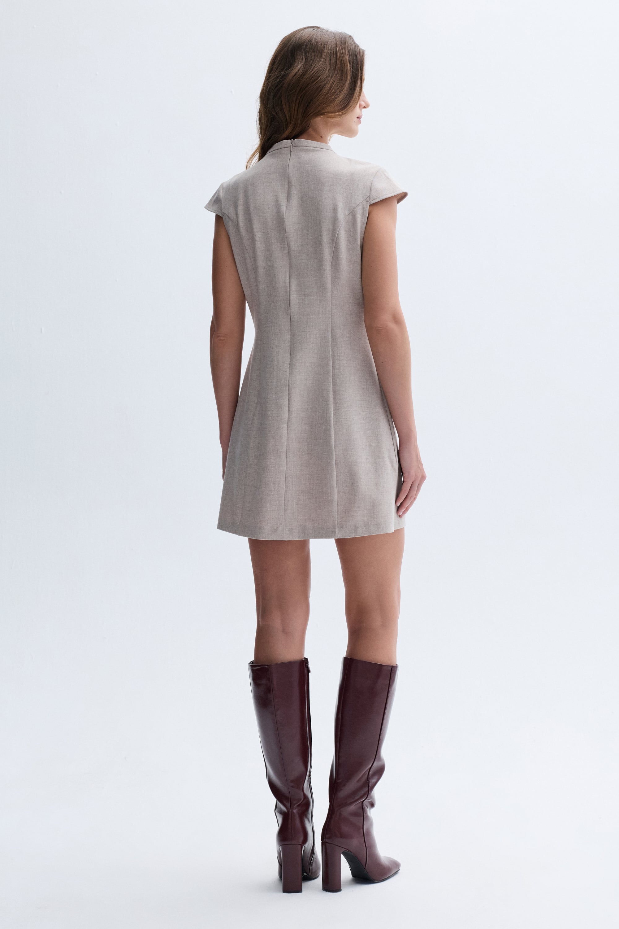 KISA KOLLU MİNİ ELBİSE