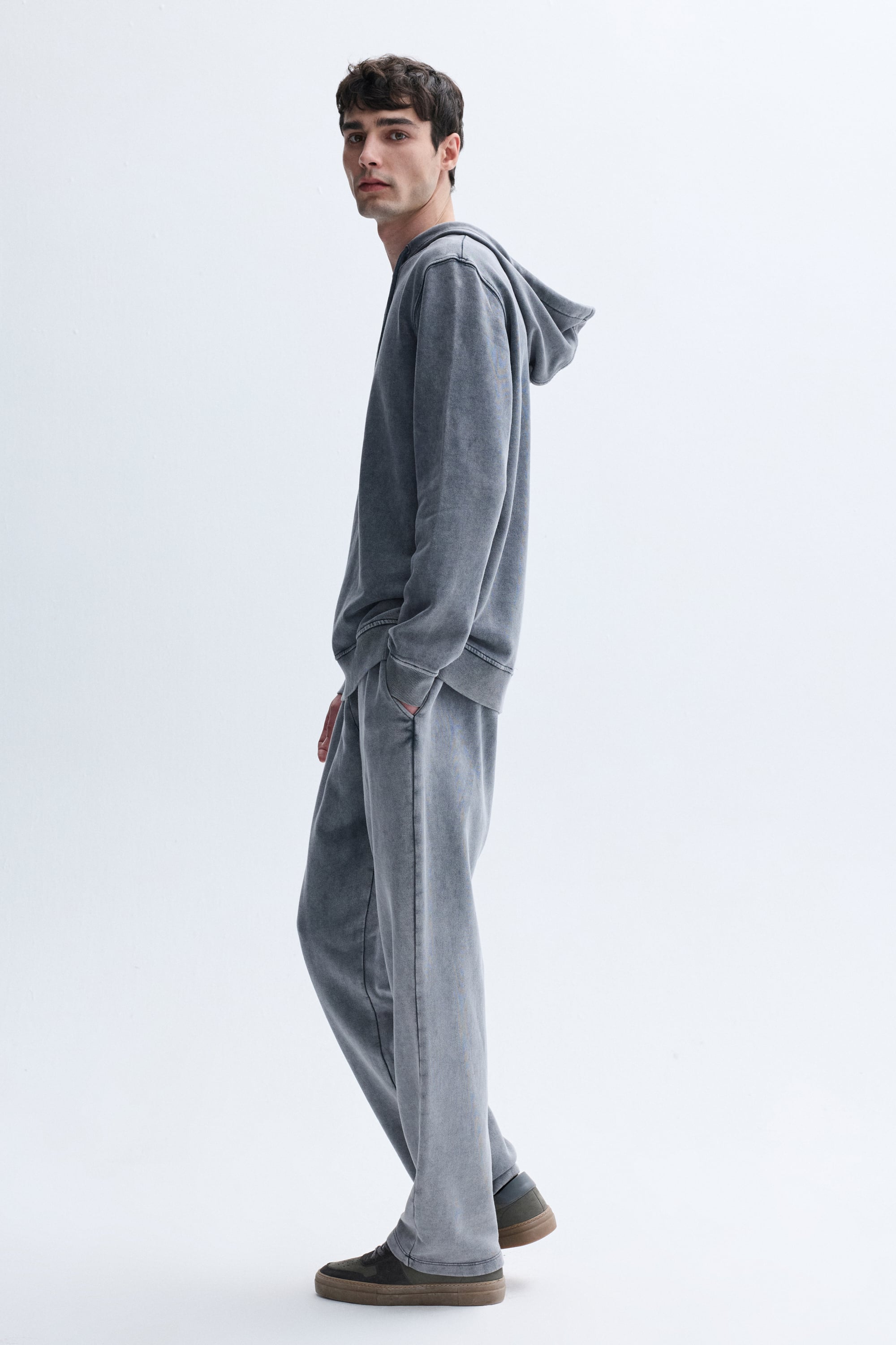 KAPÜŞONLU SWEATSHIRT