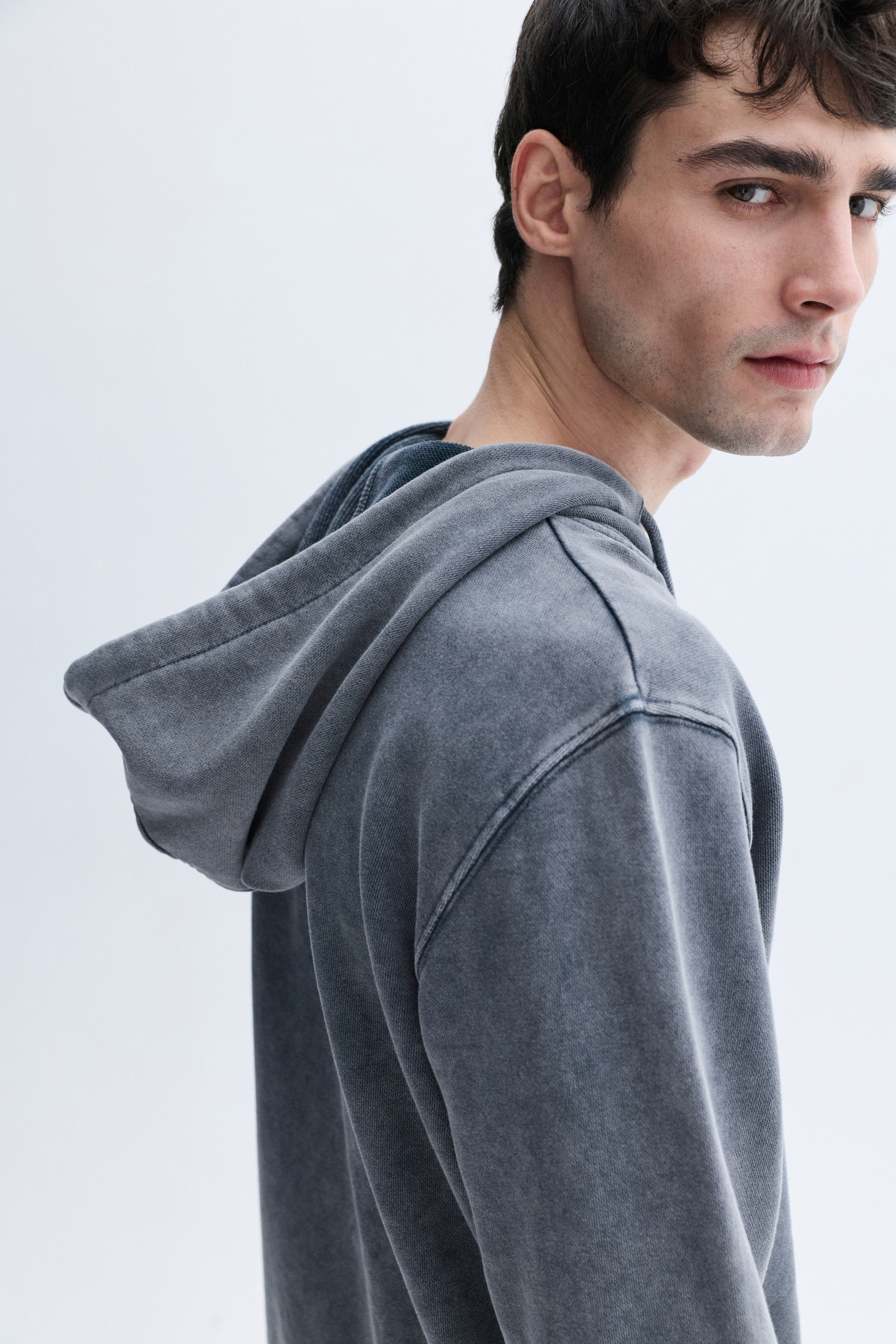 KAPÜŞONLU SWEATSHIRT