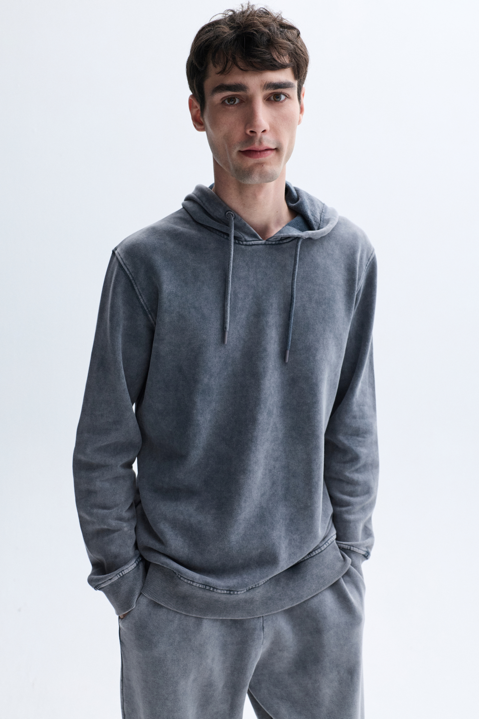 KAPÜŞONLU SWEATSHIRT