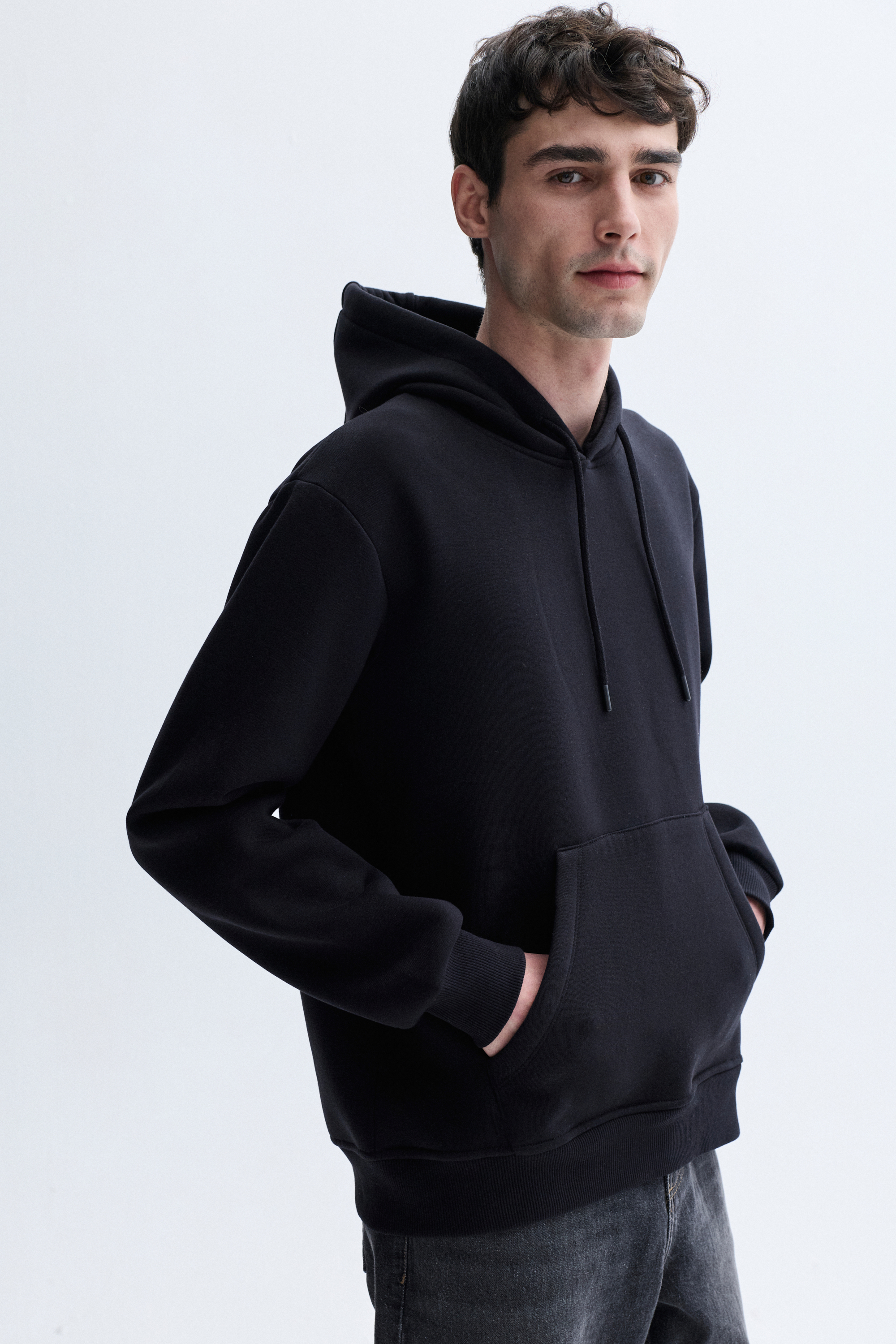 KANGURU CEPLİ KAPÜŞONLU SWEATSHIRT