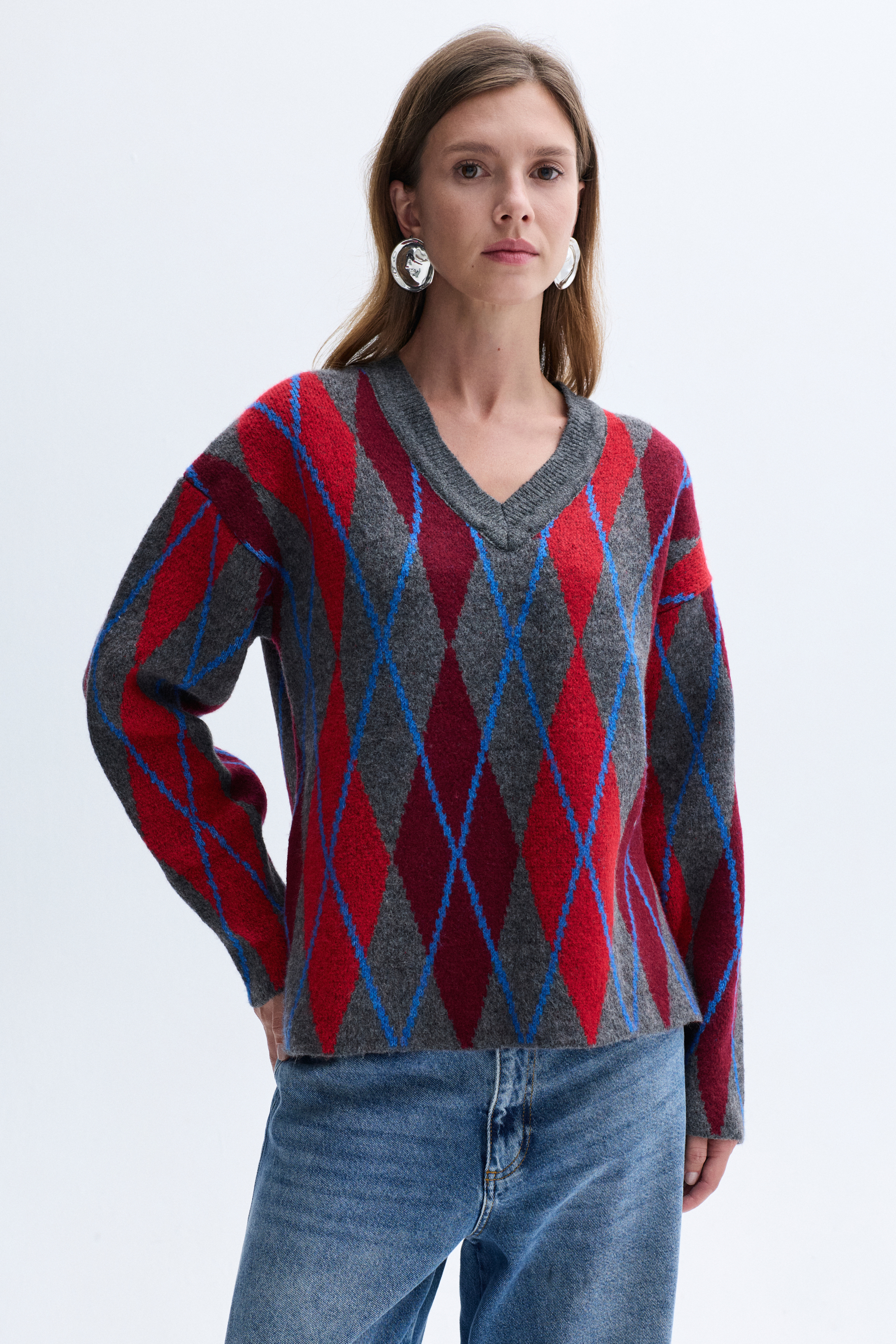 JAKARLI BAKLAVA DESENLİ V YAKA KAZAK