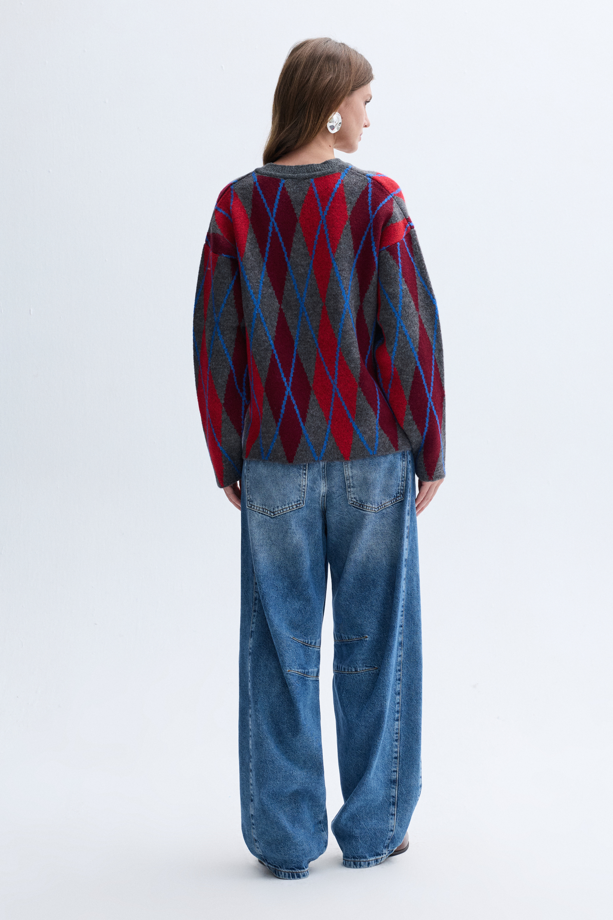 JAKARLI BAKLAVA DESENLİ V YAKA KAZAK