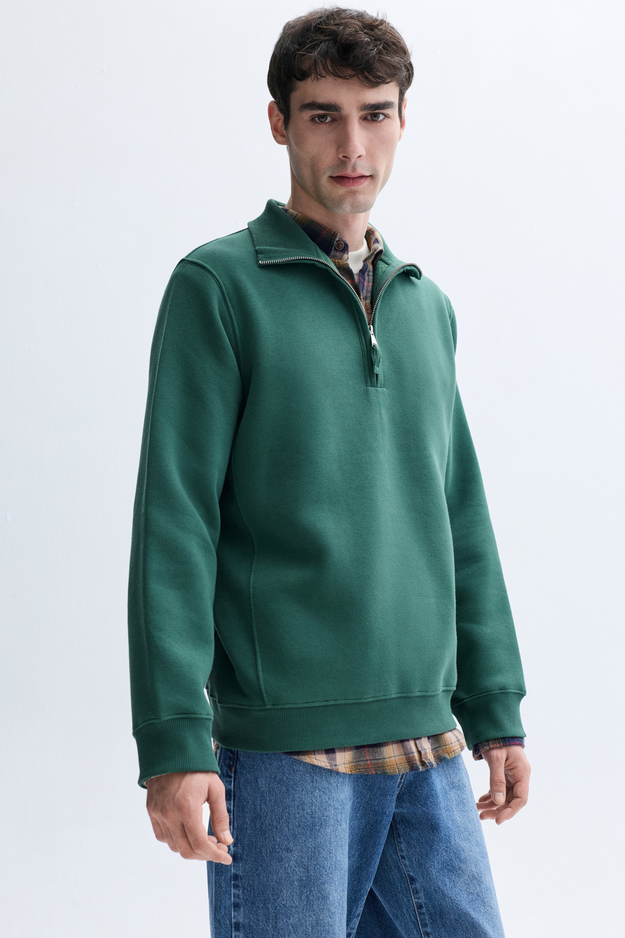 COMFORT FIT FERMUARLI DİK YAKA SWEATSHIRT