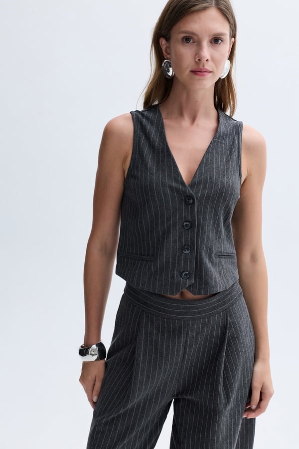 ÇİZGİLİ FITTED KOLSUZ SMART CEKET